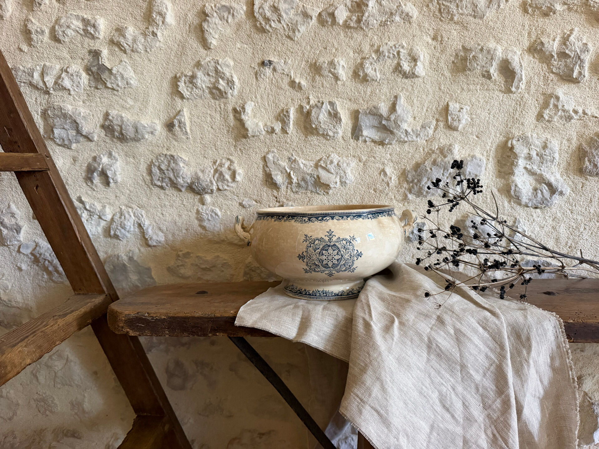 Fruit bowl in Creil and Montereau ironstone, Guirlande model.