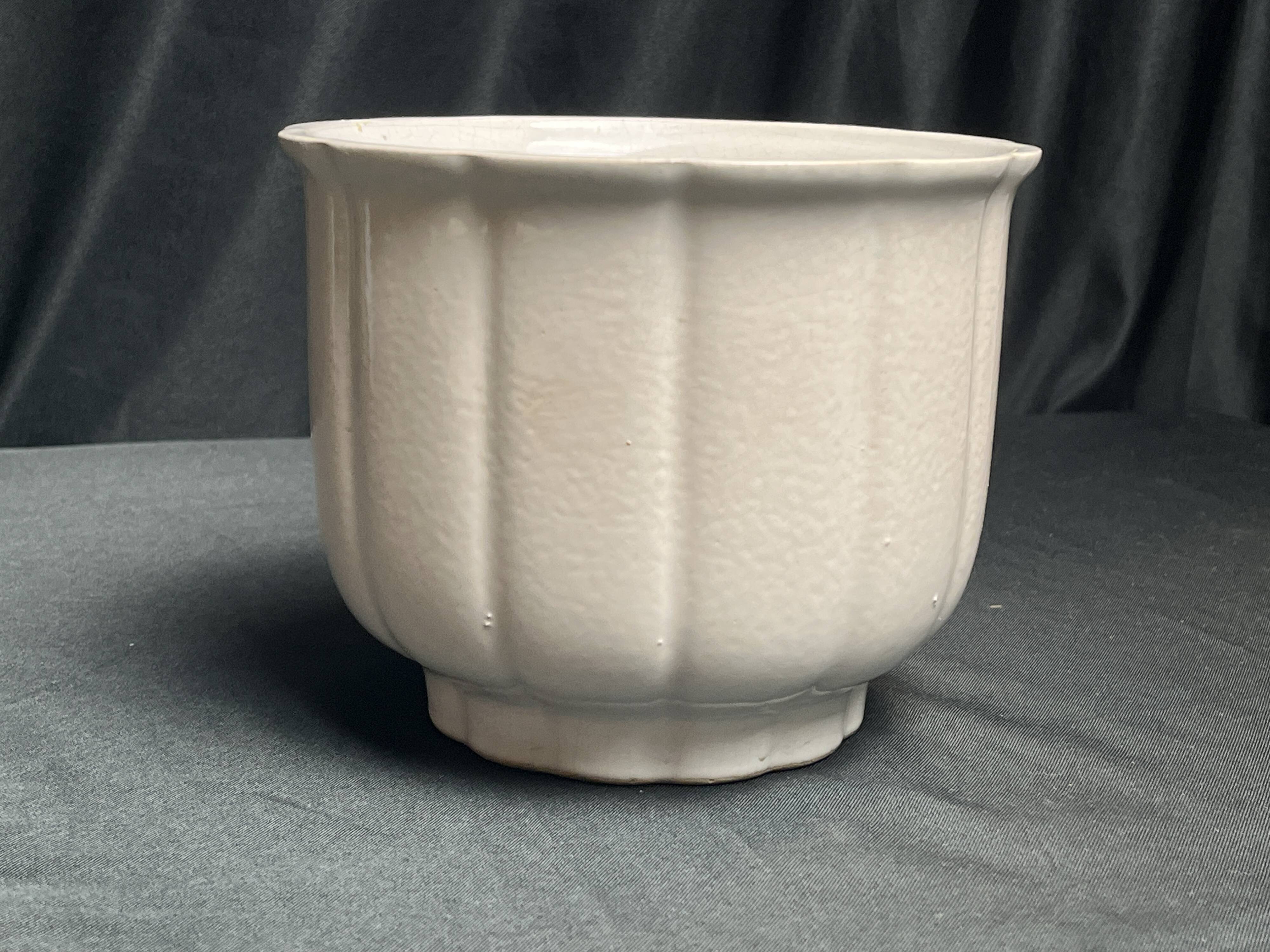 Art Deco, crackled ceramic cache pot by Songden circa 1940.