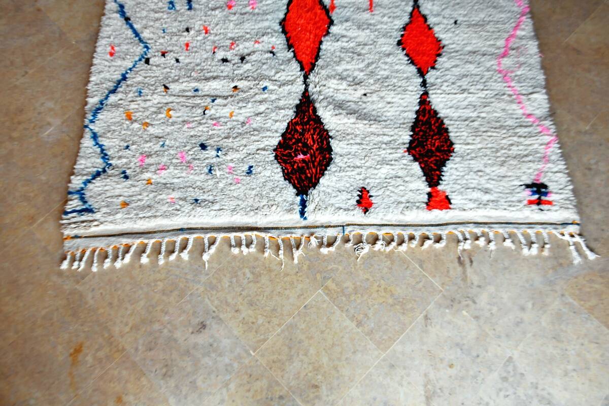 Moroccan Berber rug Azilal 282 x 182 cm New White/Orange