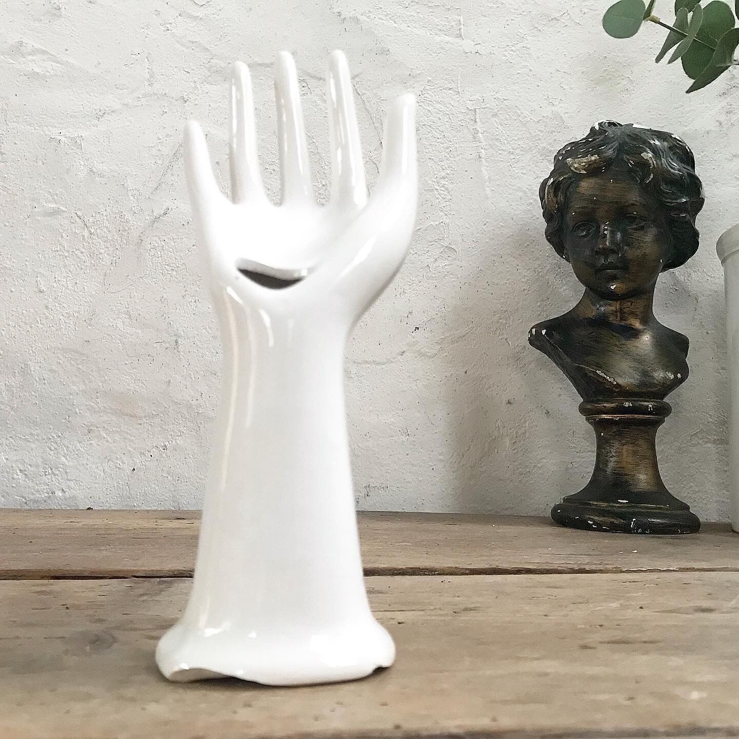 Duo de mains baguier blanches