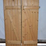 Folding double-leaf wooden shutter