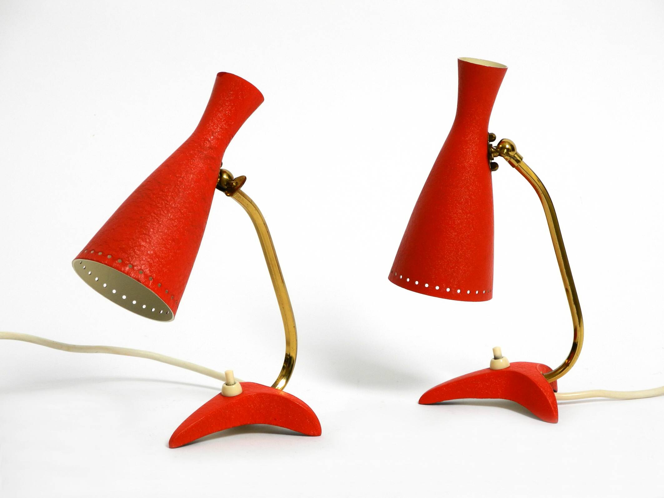 Paire de lampes de table Diabolo en forme de patte de corbeau rouges de style Mid Century Modern de Cosack.