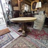 Round table in solid oak