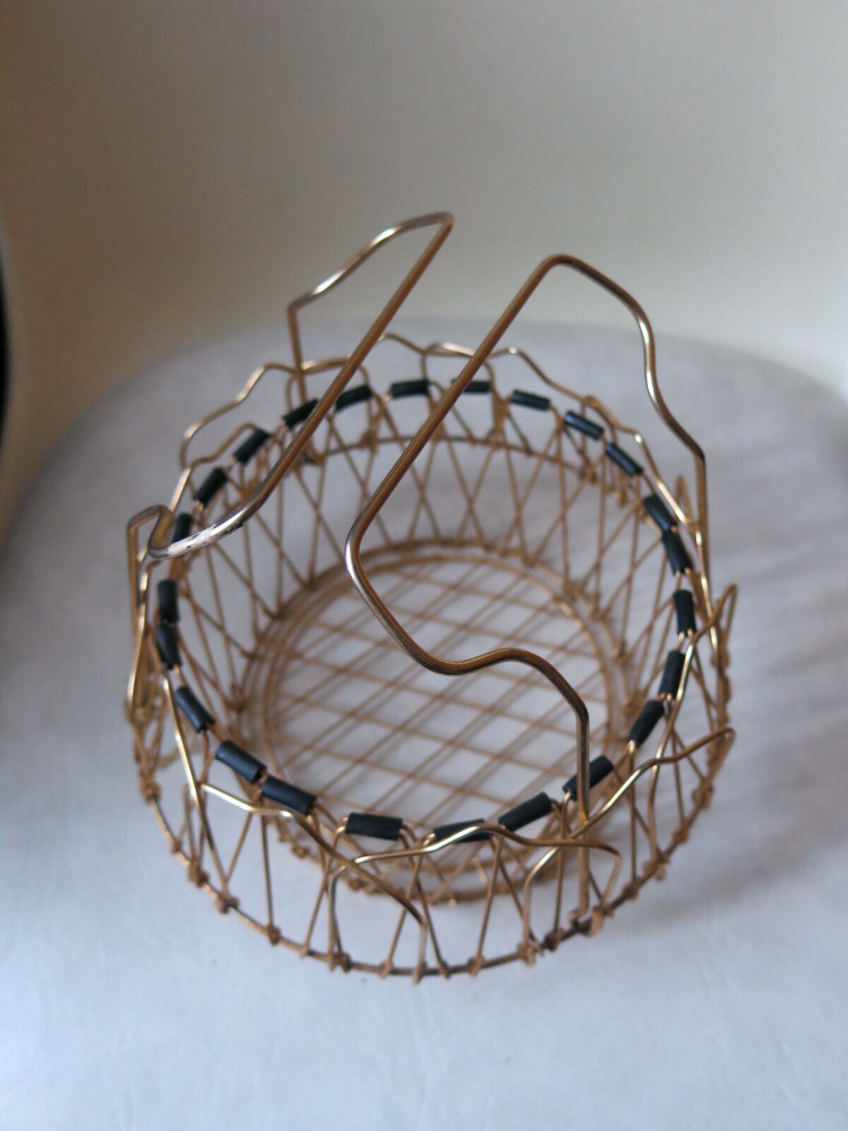 Vintage Erdecor basket in metal wires gilded with fine gold circa 1960