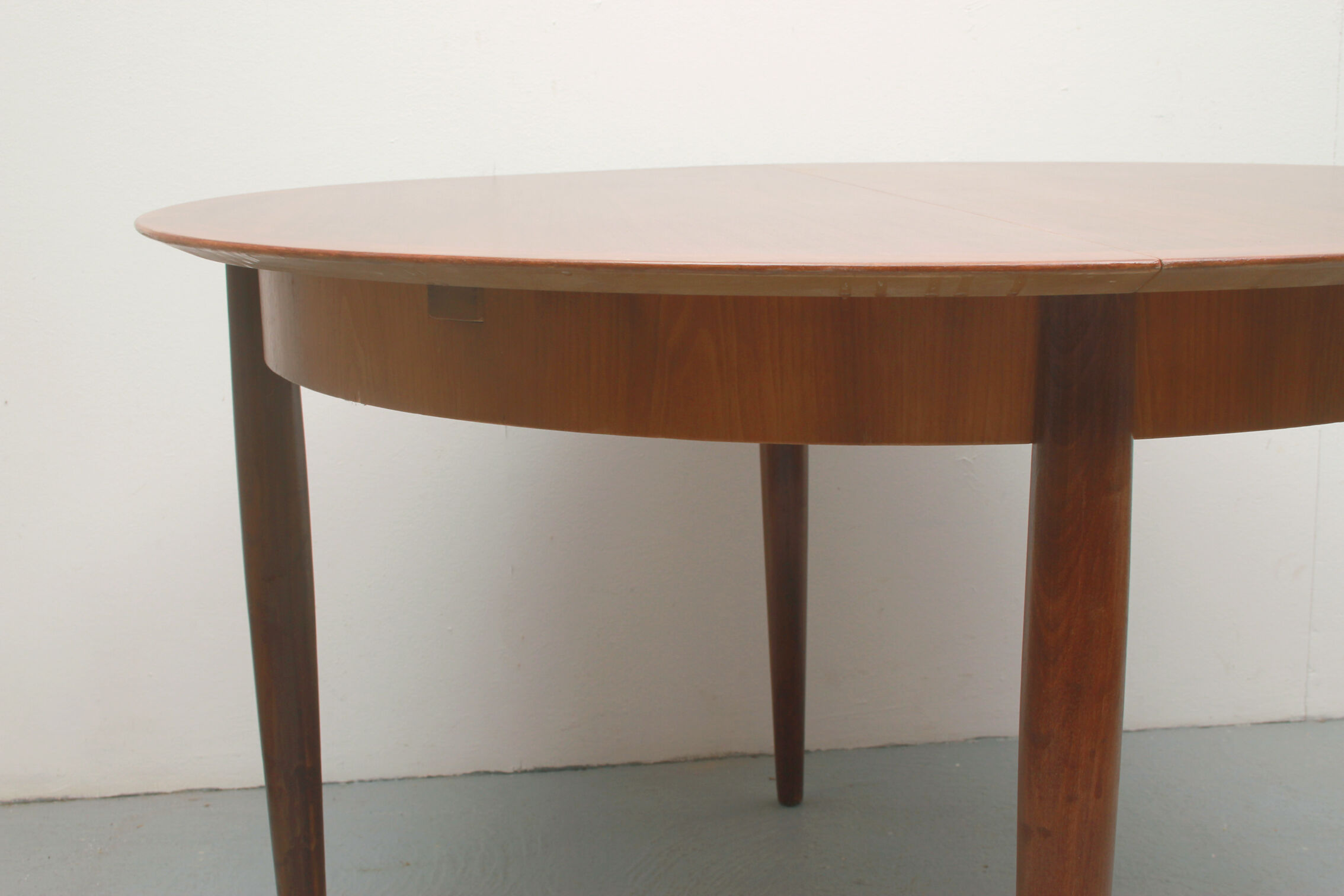 1960s extendible diningtable walnut by Lübke