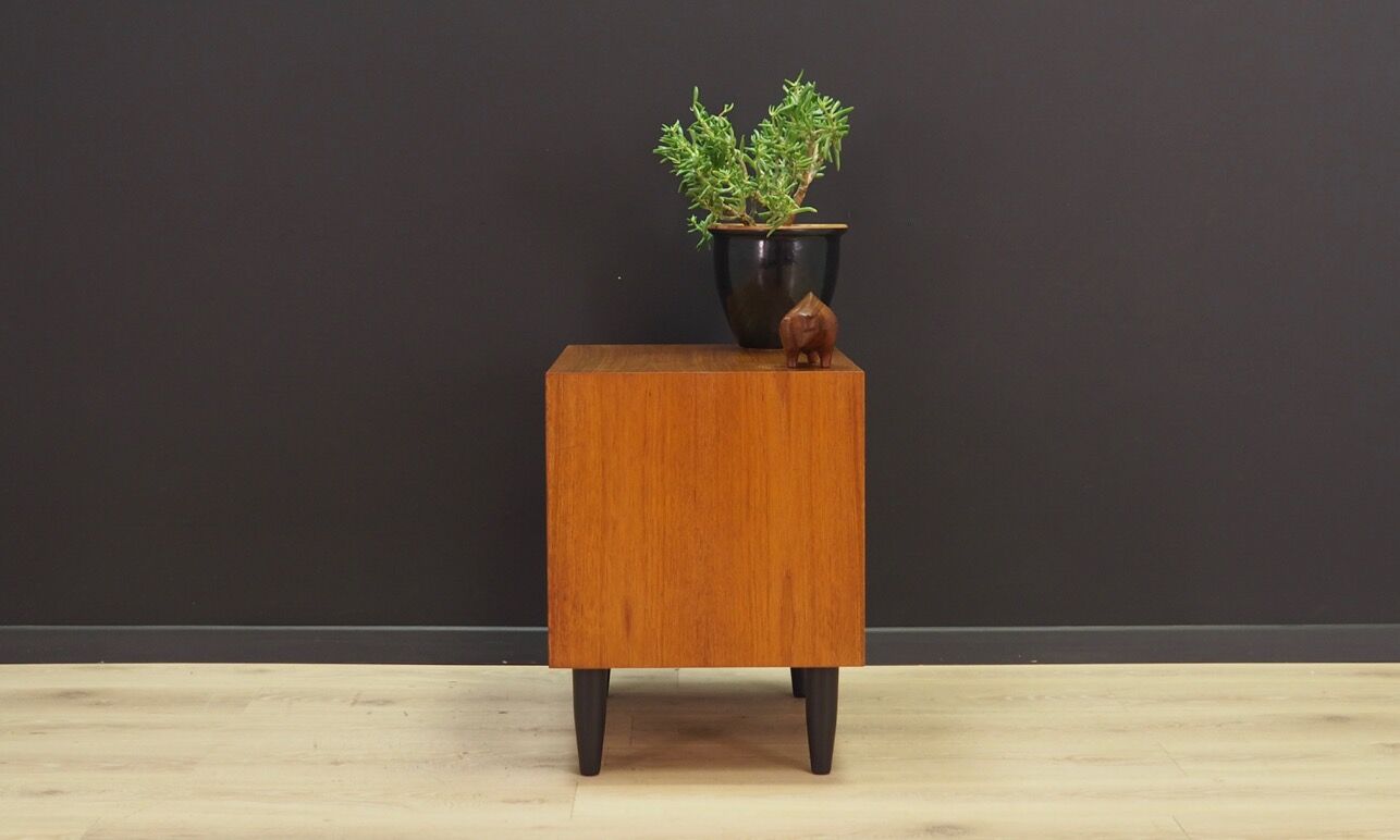 Vintage chest of drawers