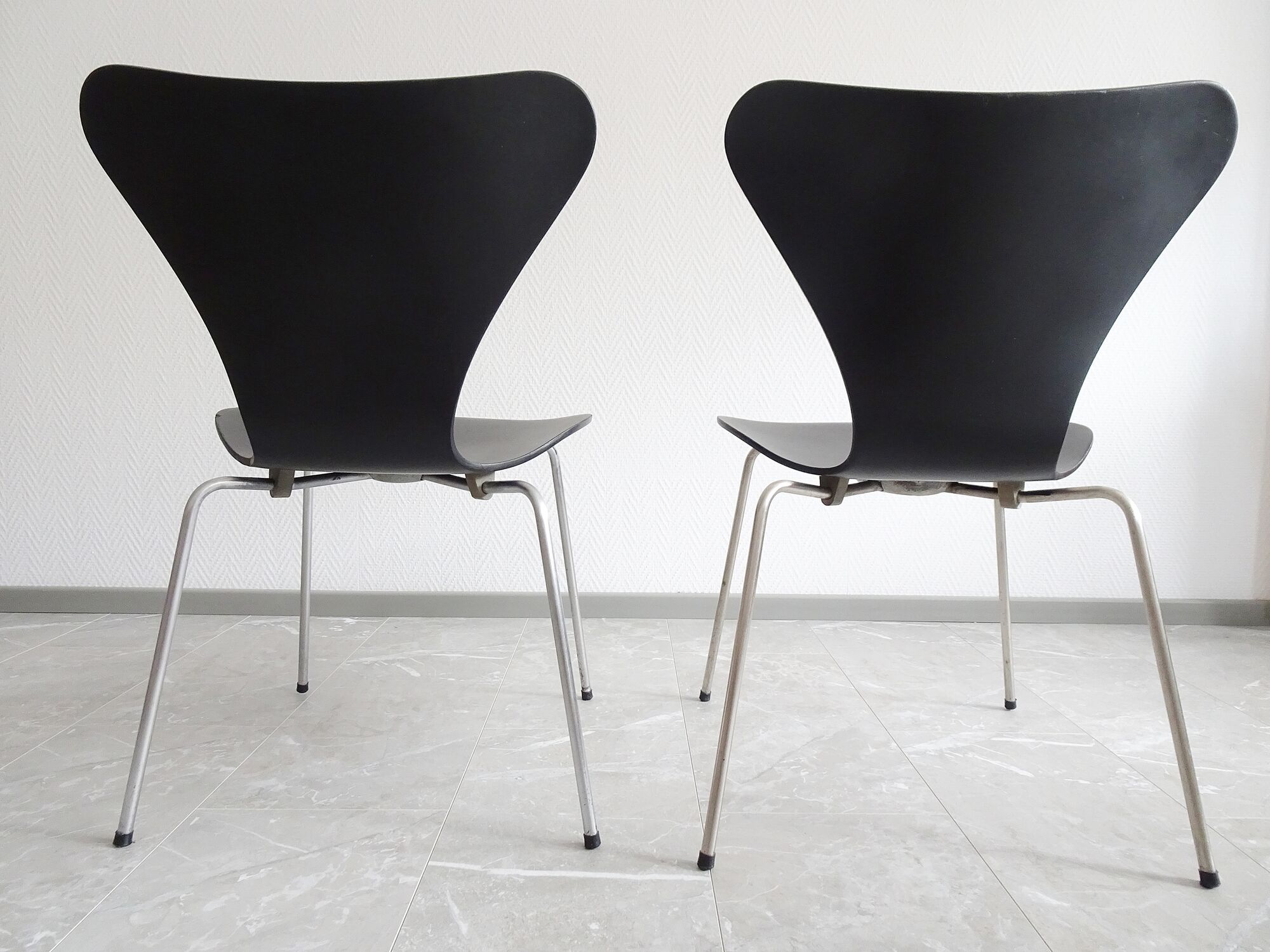 Chairs set by Arne Jacobsen for Fritz Hansen in black matt 60