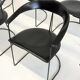 Ensemble de 8 chaises de salle à manger vintage Arrben Ursala en cuir noir.