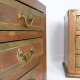 Paire de tables de chevet en bois, laiton et cuivre