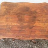 Pedestal table