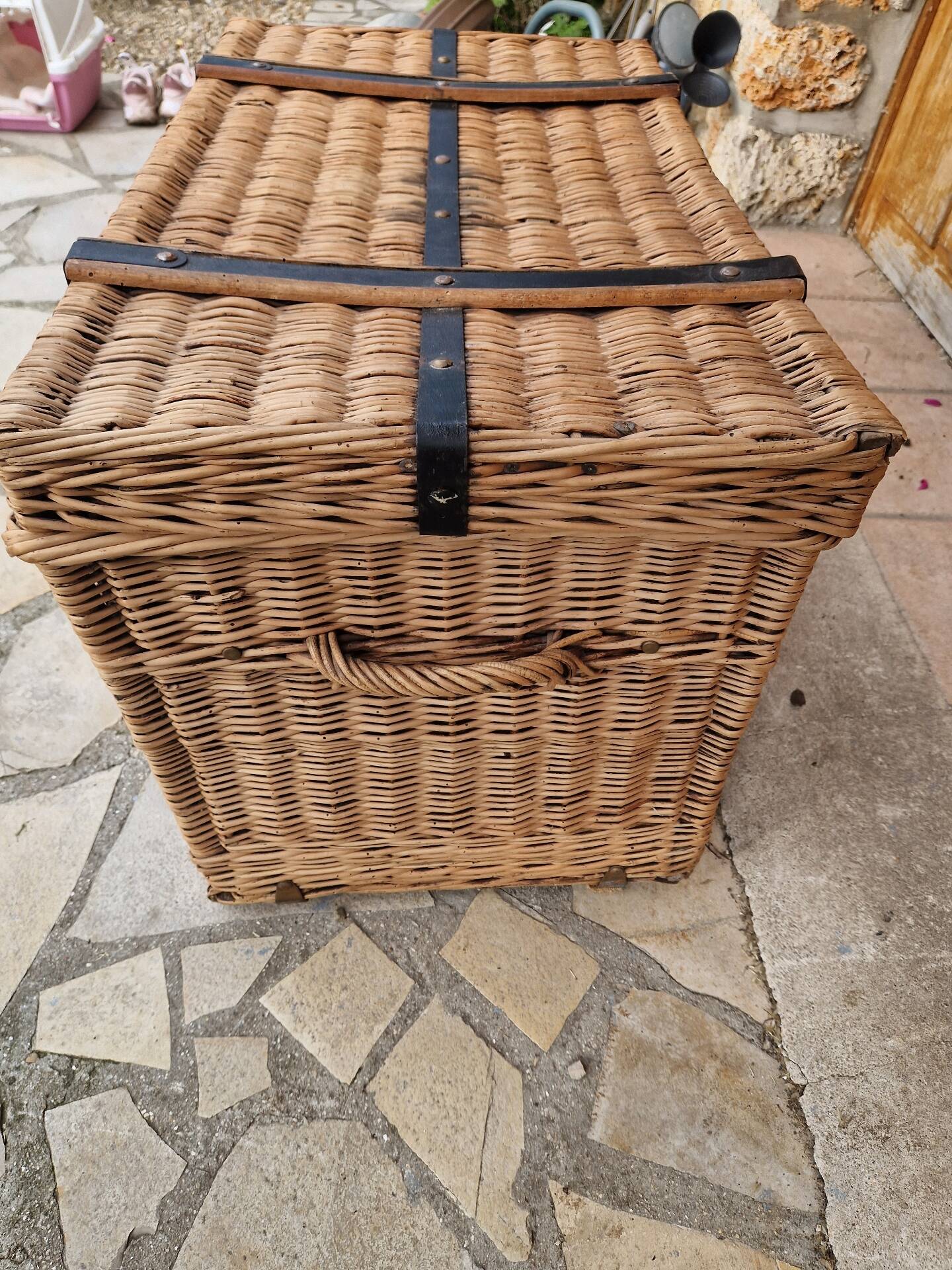 Malle en rotin osier vintage