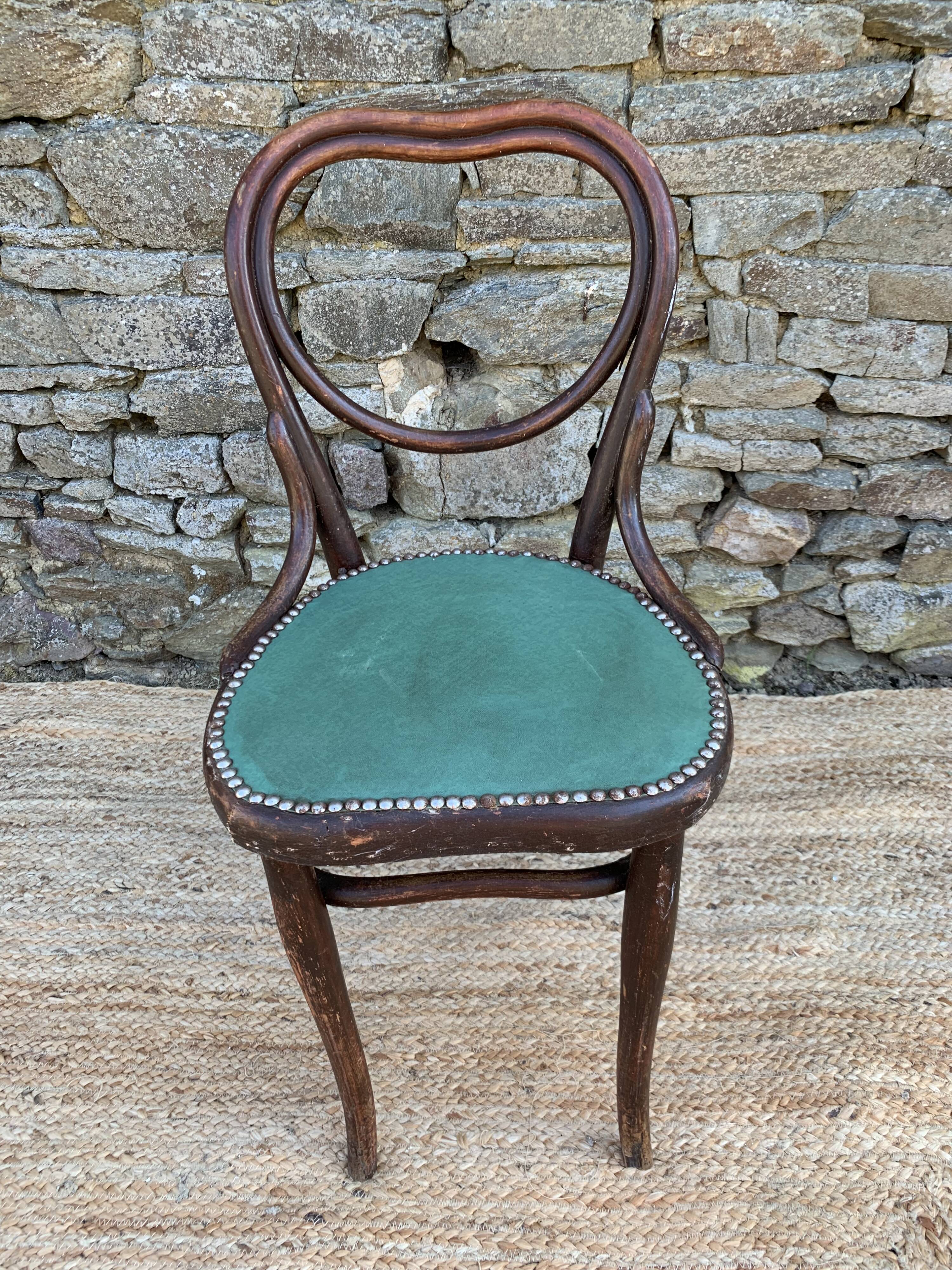 Pair of chairs Thonet n°28 model heart late nineteenth