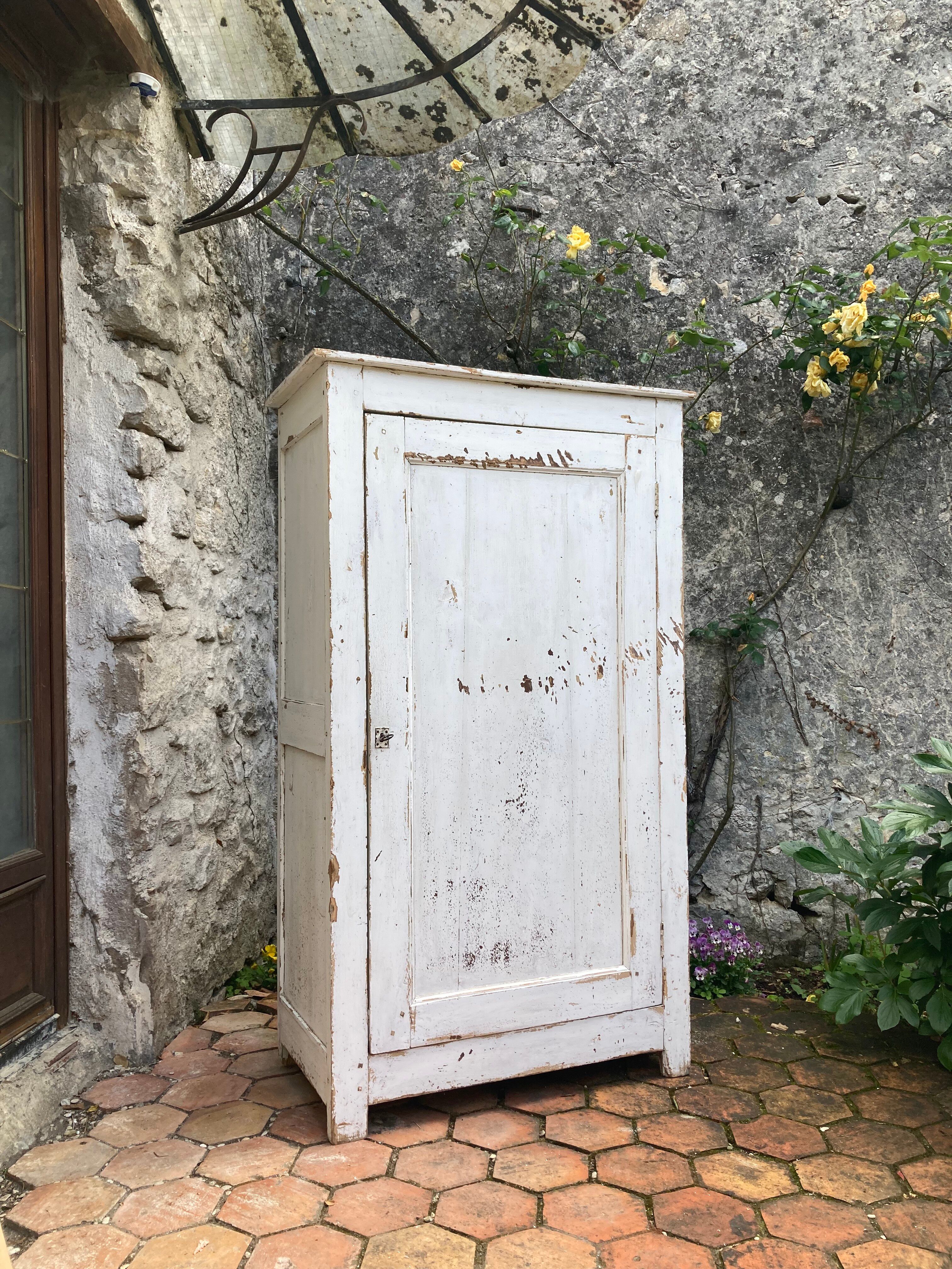 Armoire ancienne - bonnetière parisienne