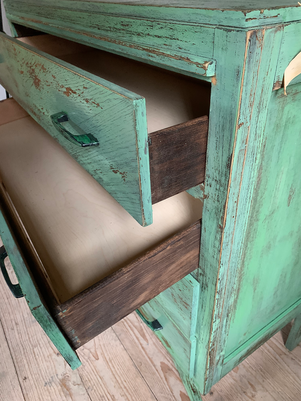Vintage patinated splayed leg chest of drawers