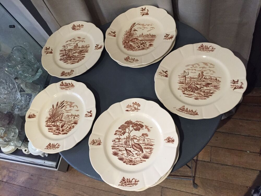 Suite of 9 flat plates in iron earth model burgundy longchamp decor hunting