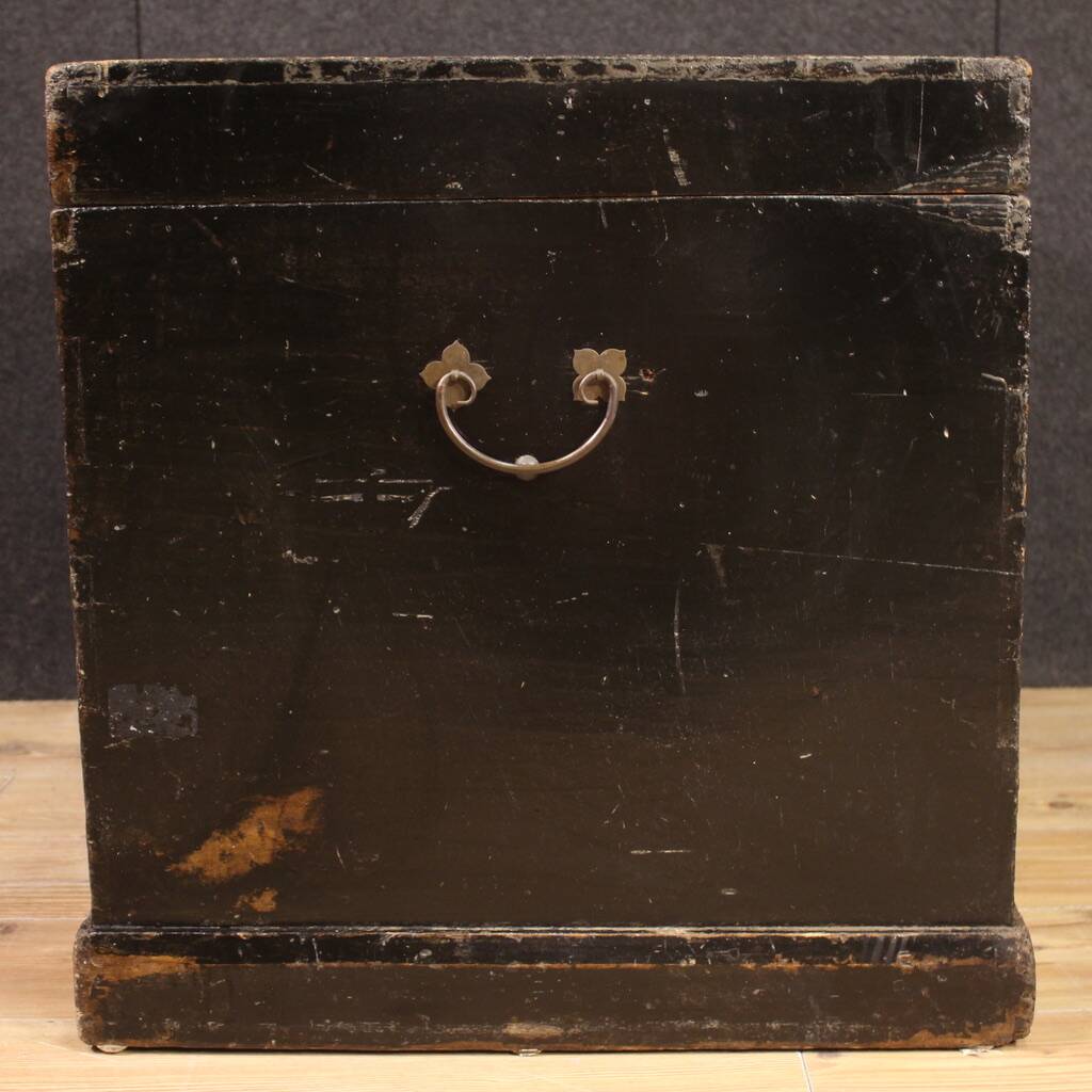 Small Chinese Chest from the 20th Century