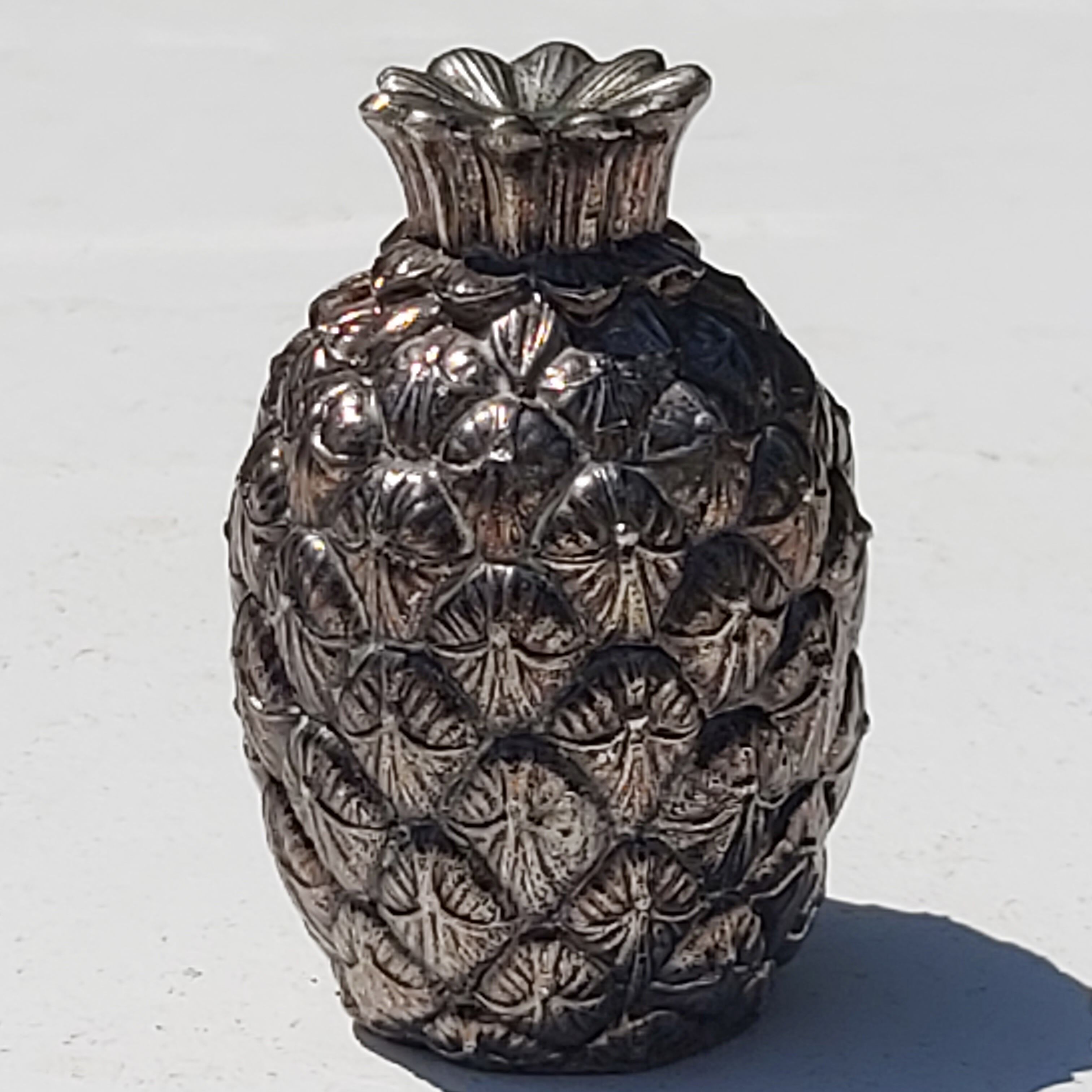 Salt and pepper pineapple silver metal