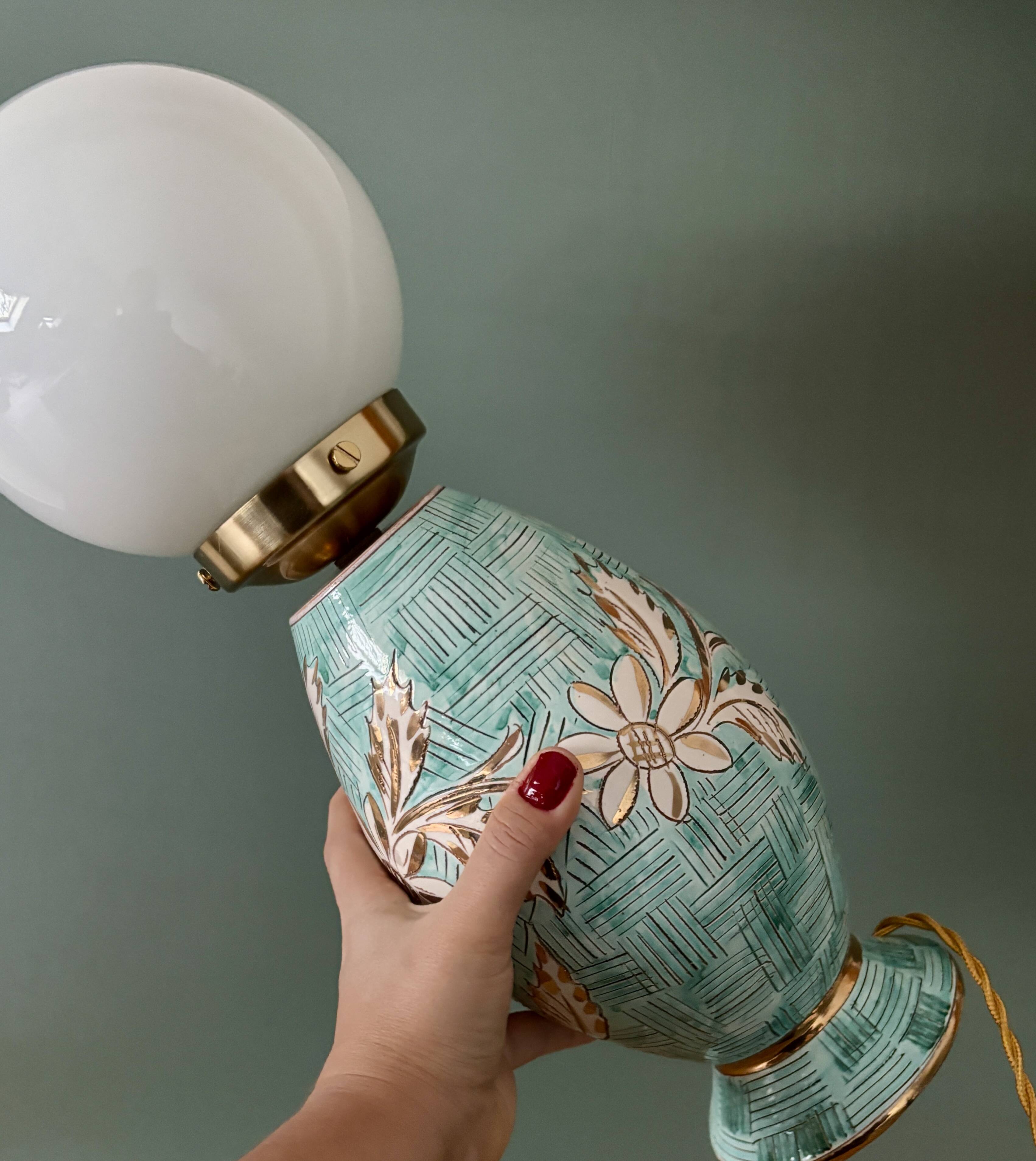 Lampe vintage en céramique et opaline blanche.