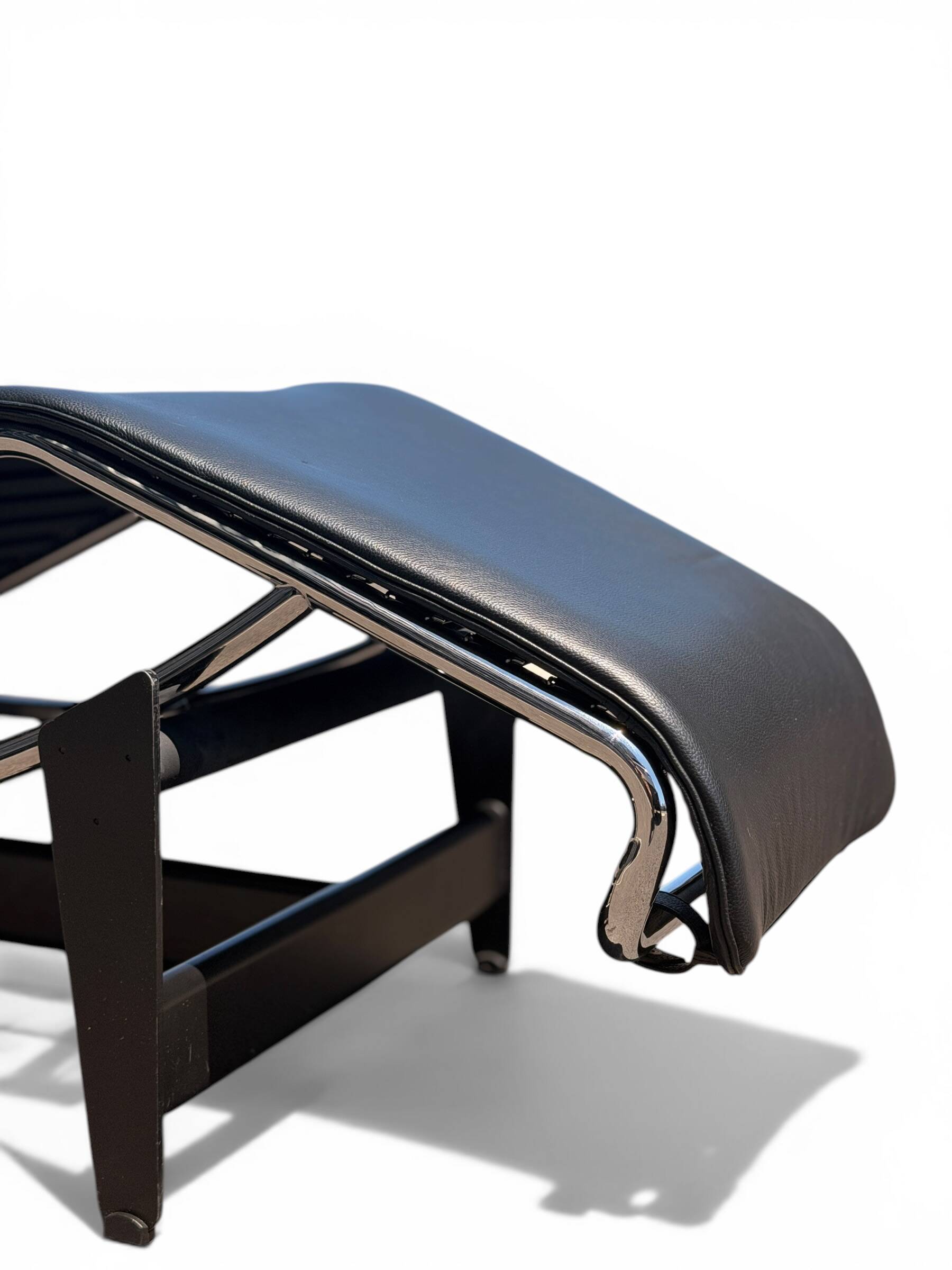 Chaise Longue LC4 Le Corbusier for Cassina — Original Black Leather (No. 114715)