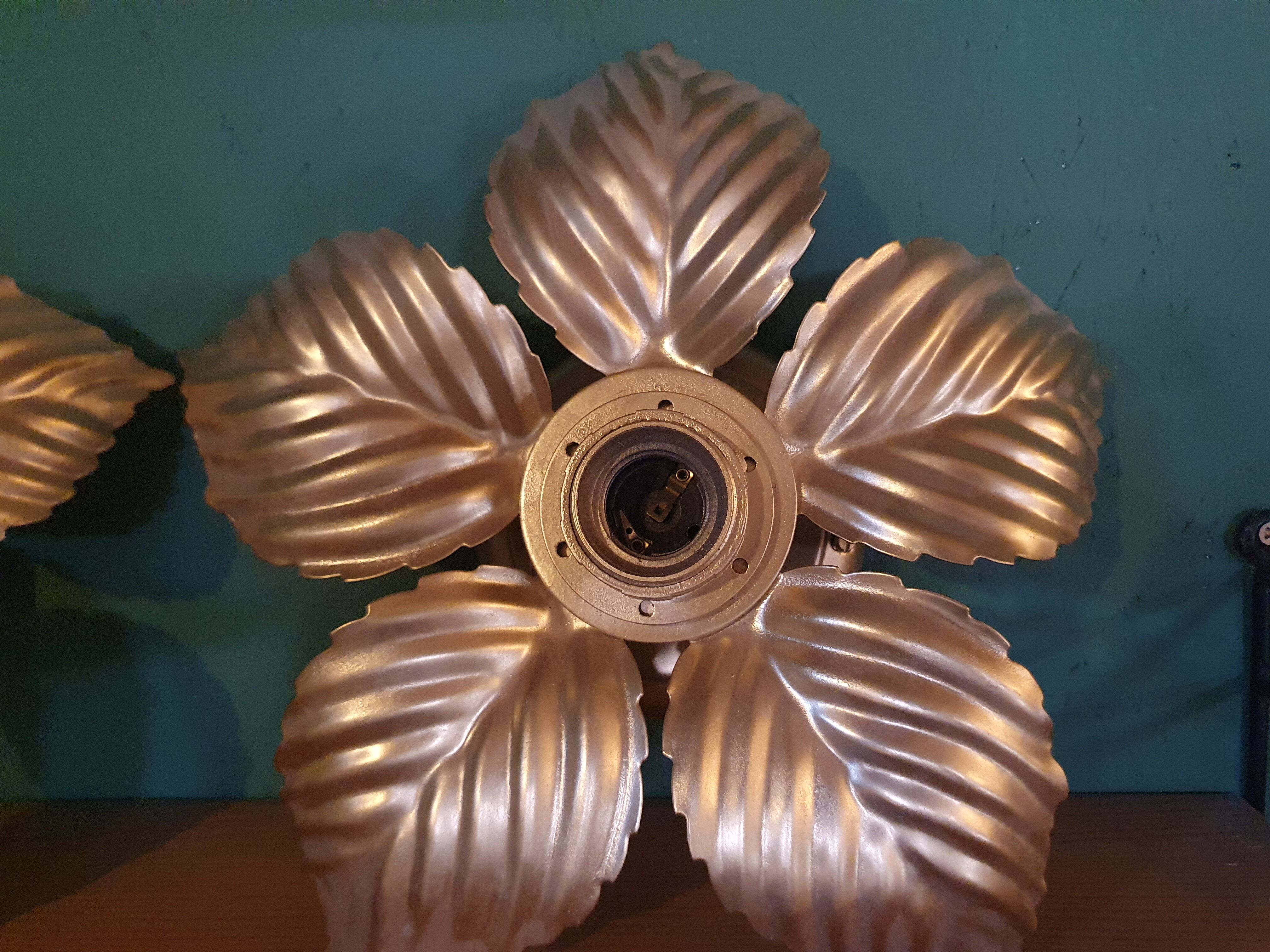 Paire d'appliques fleurs dorées
