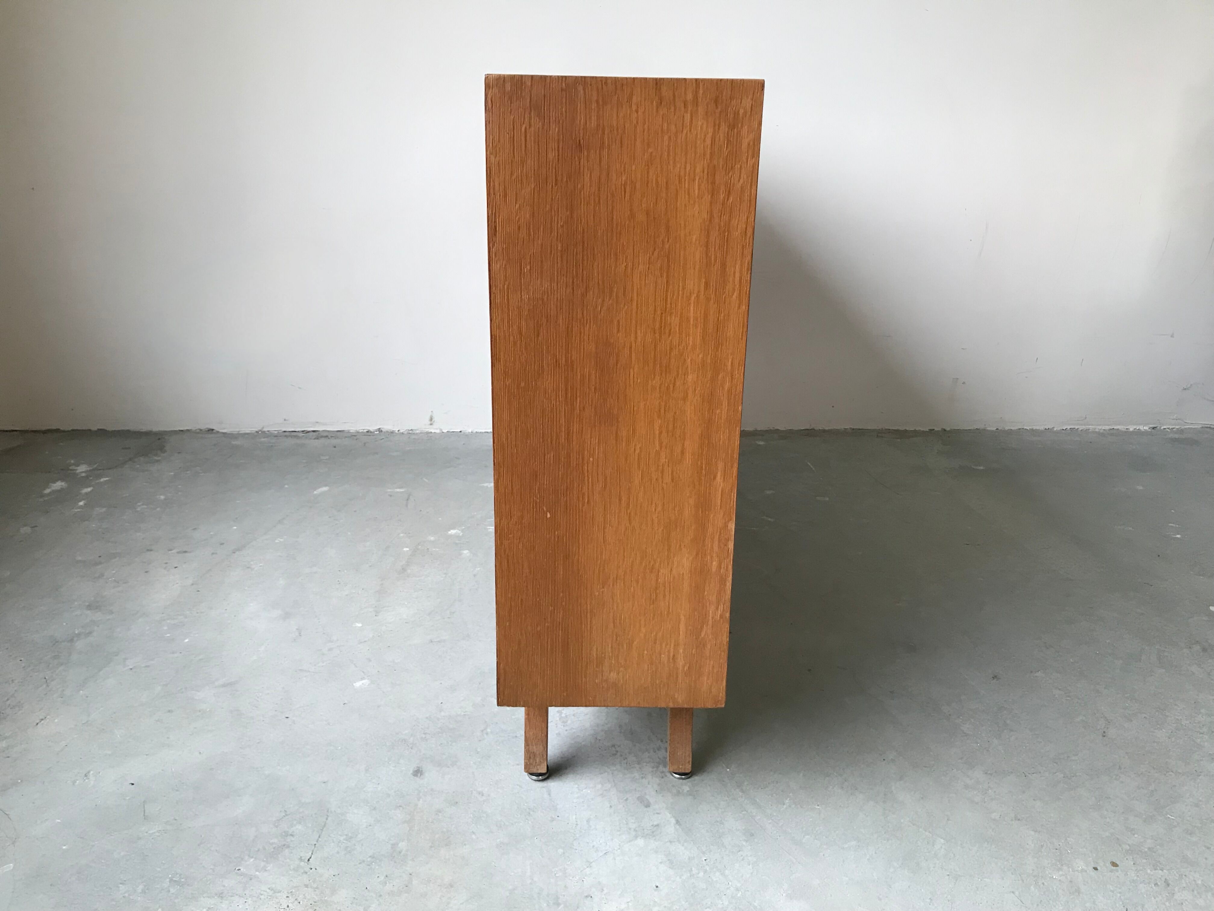 Small oak shelf, work of the 50s.
