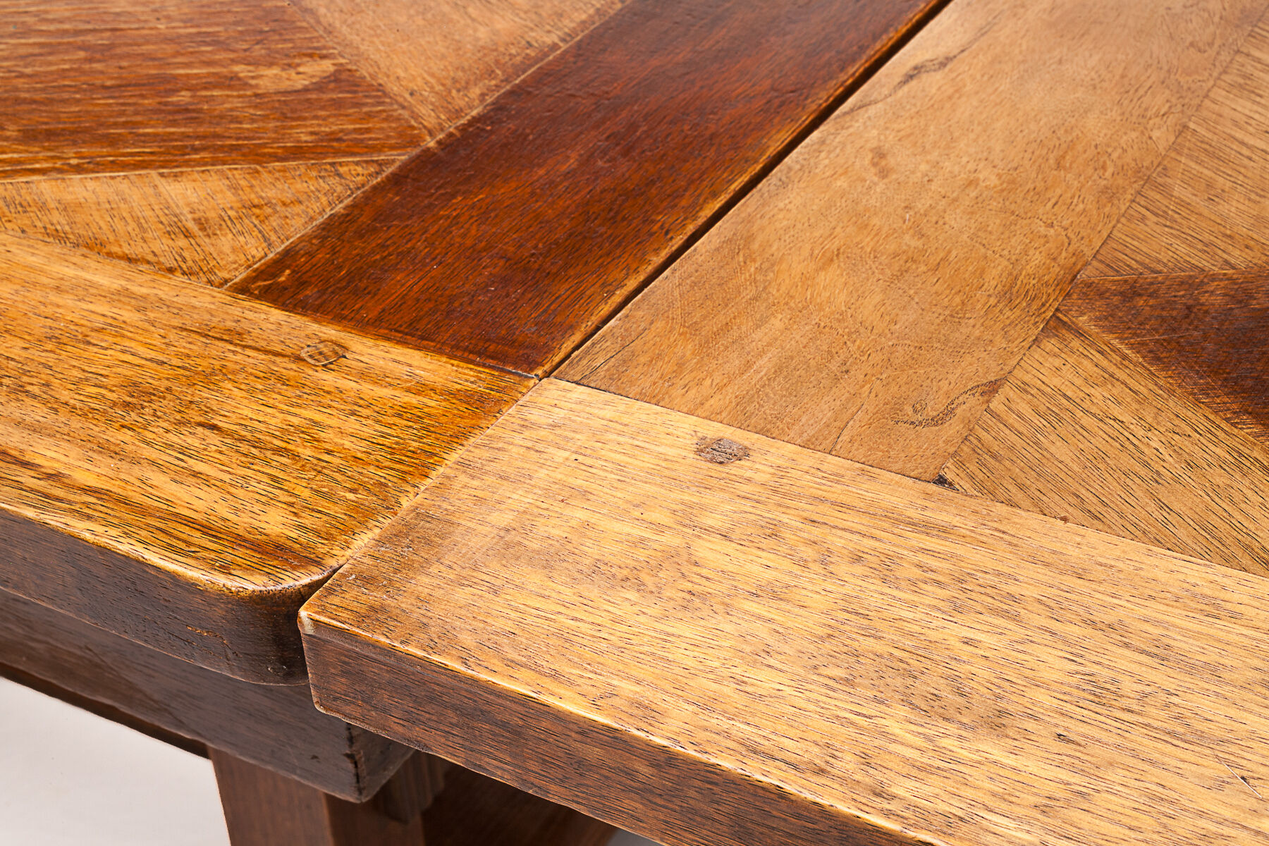 Dining table by Étienne Kohlmann