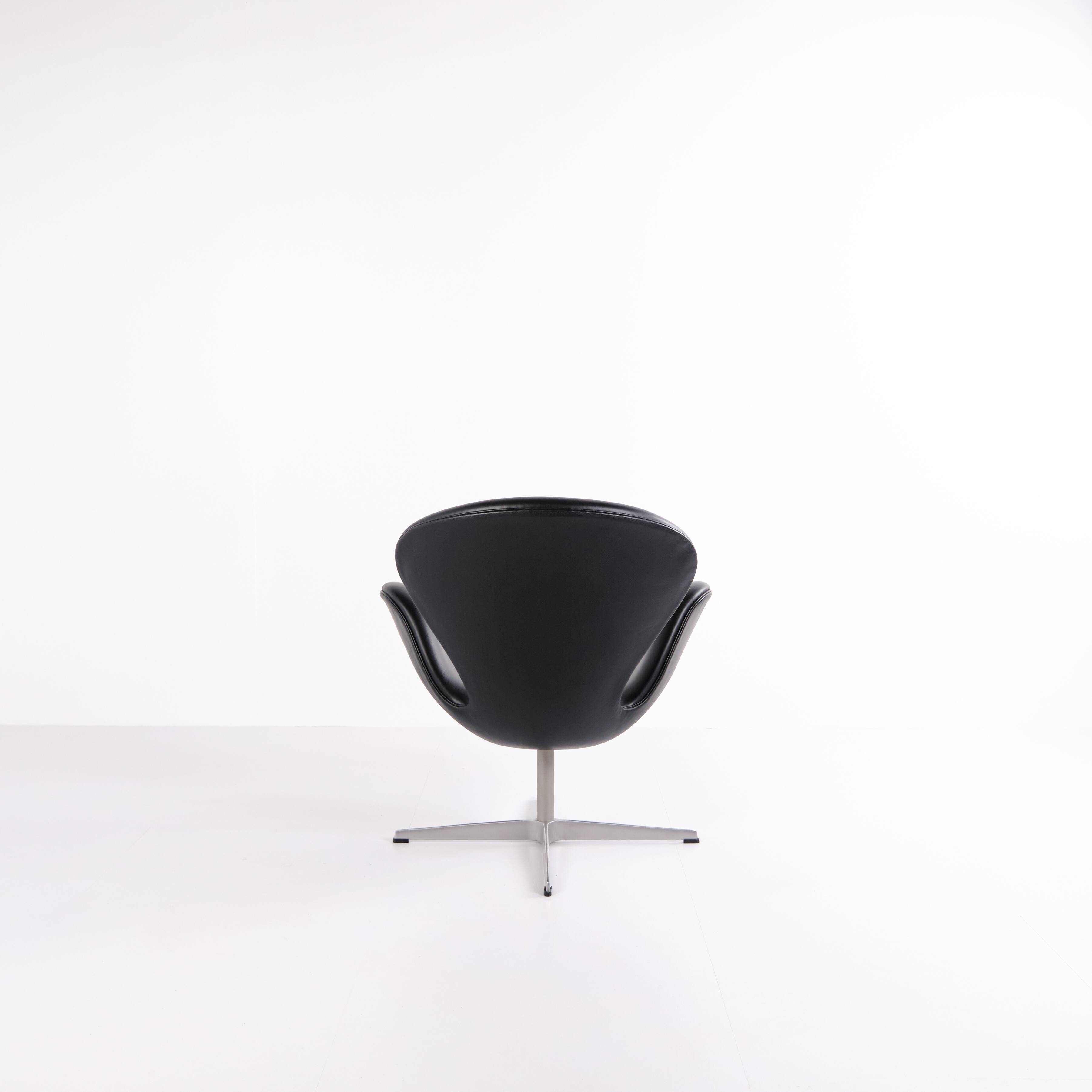 Armchair - The Swan - Model 3320 - Brown leather - Arne Jacobsen - Fritz Hansen - 2007