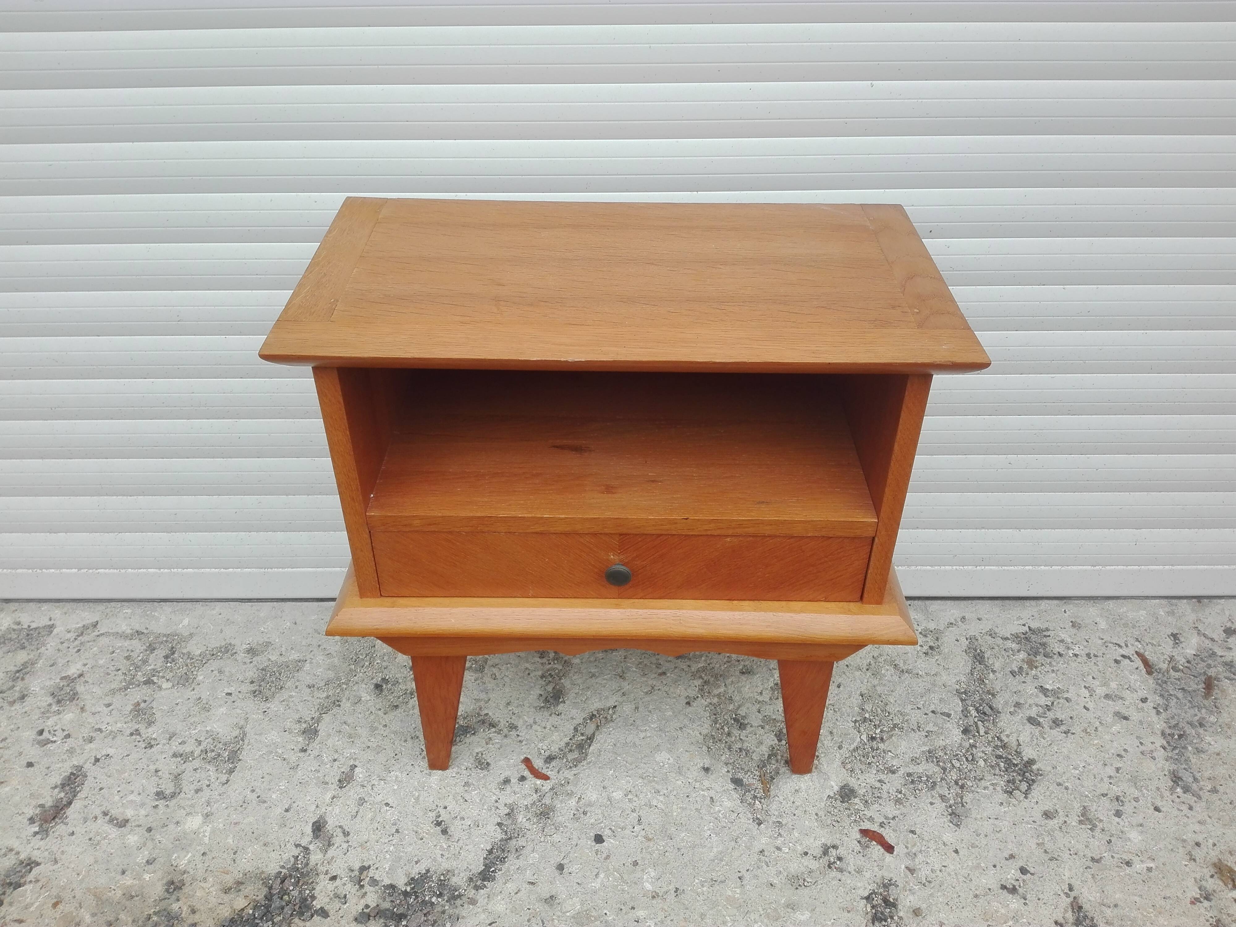 Bedside Scandinavian feet compass