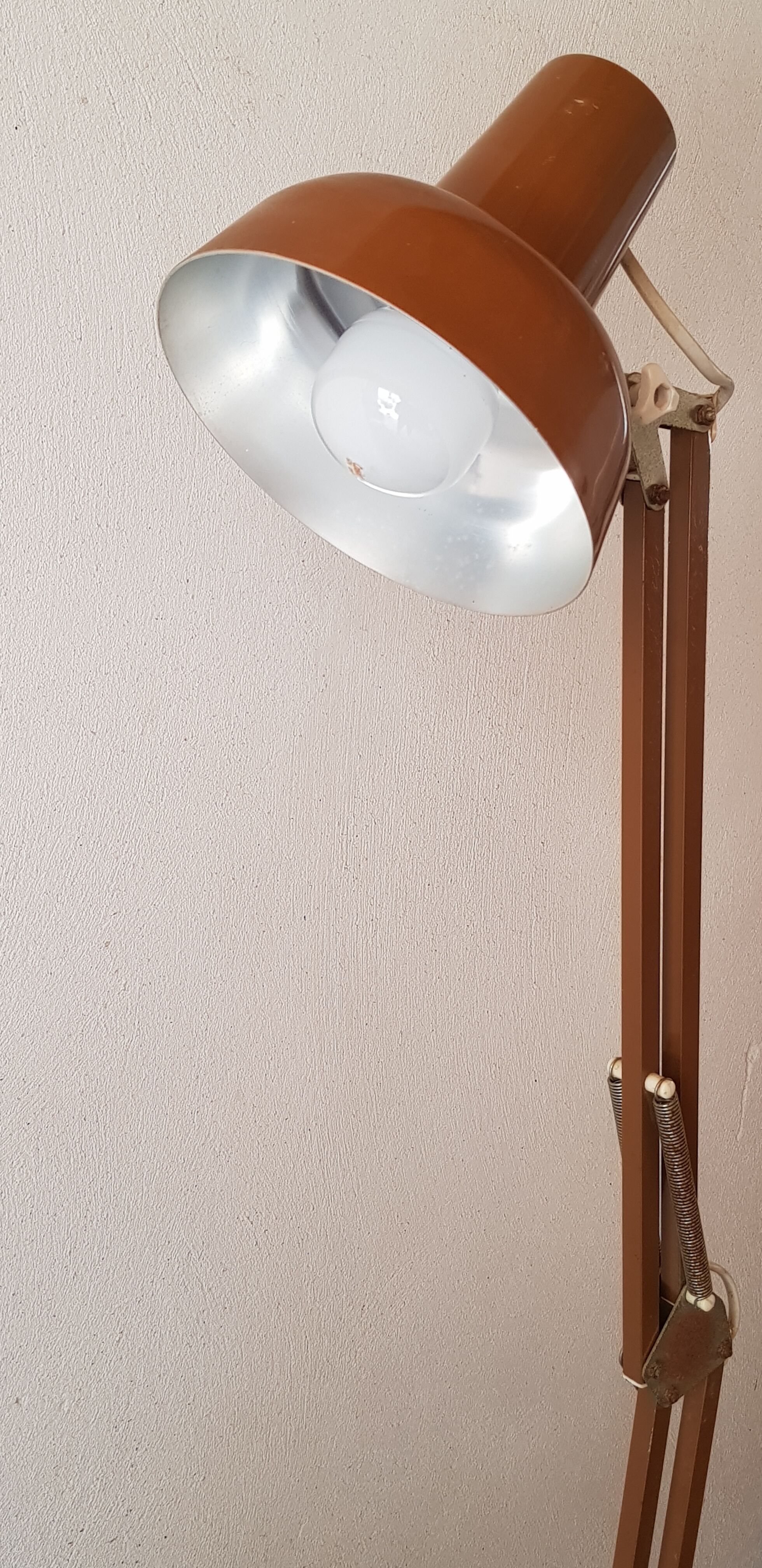 Lampe industrielle avec étau