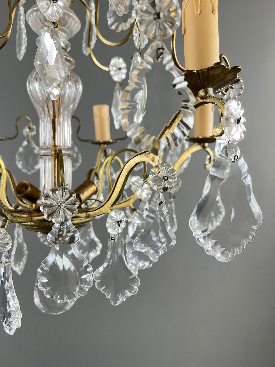 Bronze and crystal chandelier with pendants, Louis XV style, 20th century.