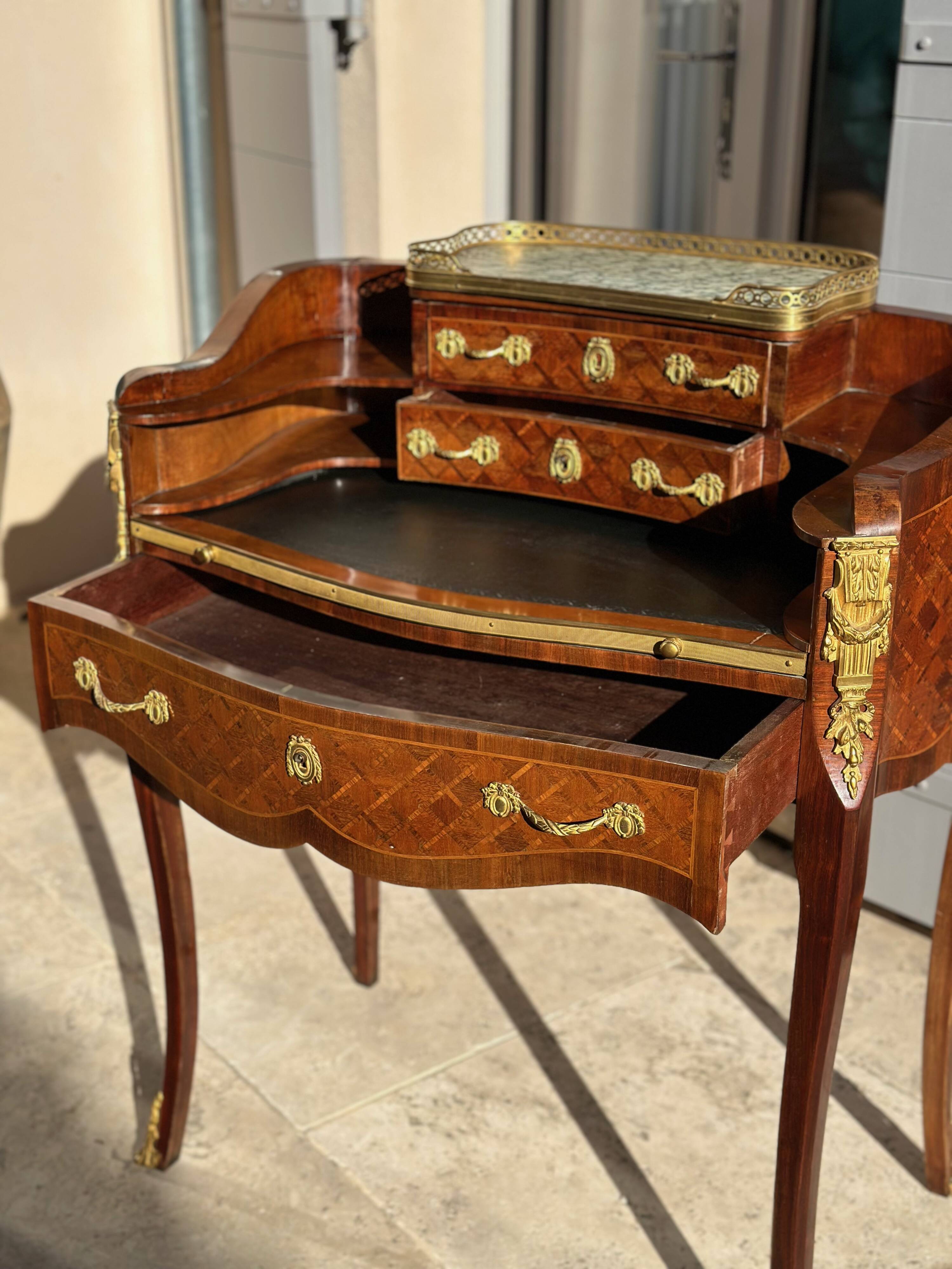Sublime mid-tier Transition style desk, inlaid, 19th century