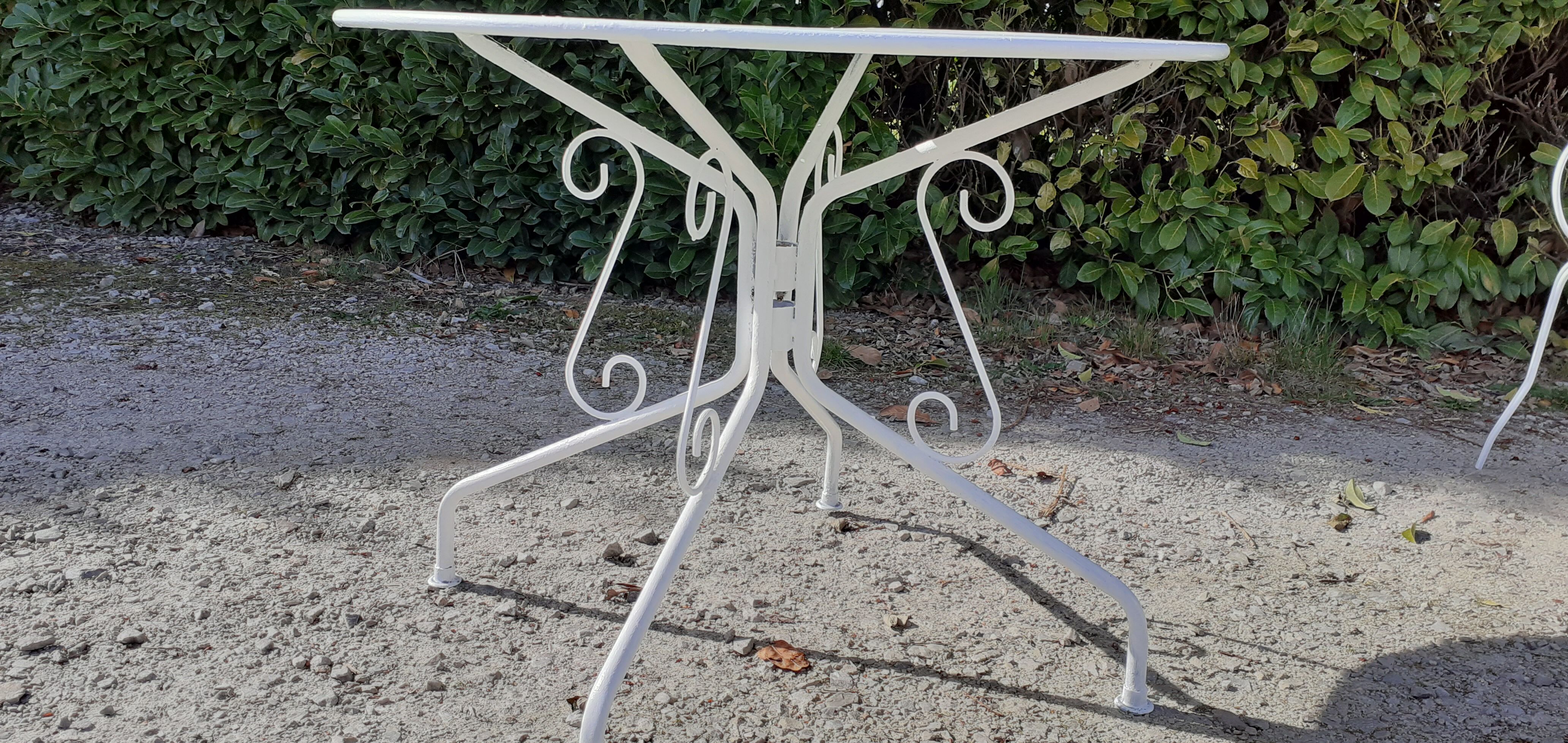 Garden lounge 1 table 2 chairs 2 white wrought iron chairs