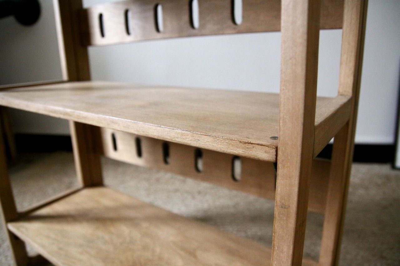 Folding wooden bookseller shelf