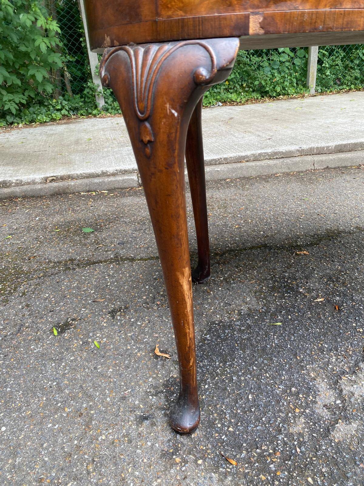 Console lady's desk in walnut burl from the early 20th century.