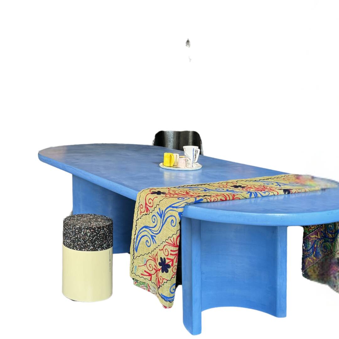 Table in blue lapis lazuli microcement – a custom-made sculptural piece