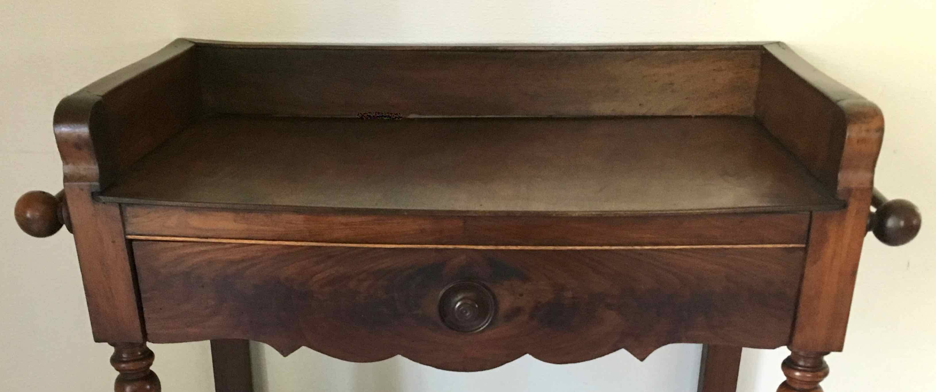 Table de toilette ou console