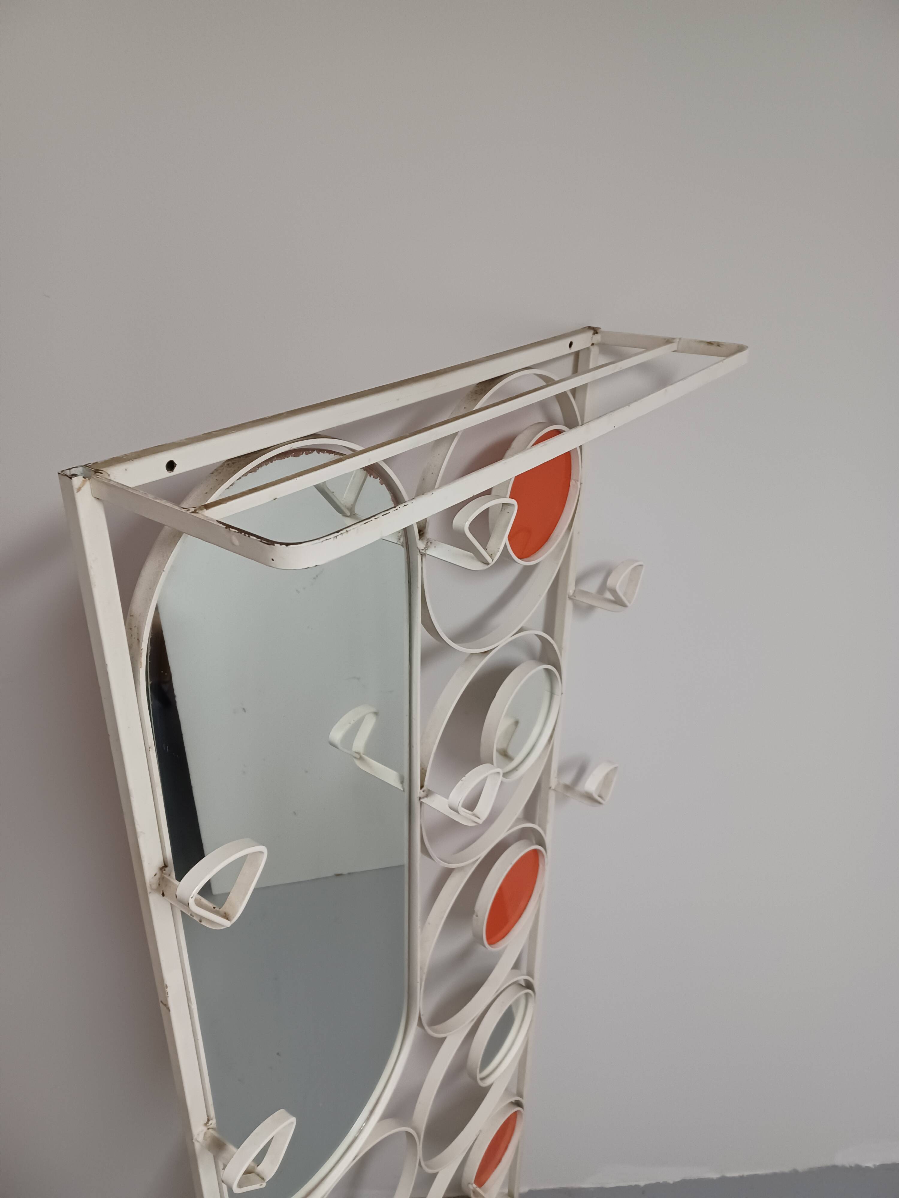 Wall-mounted locker room, 70'S