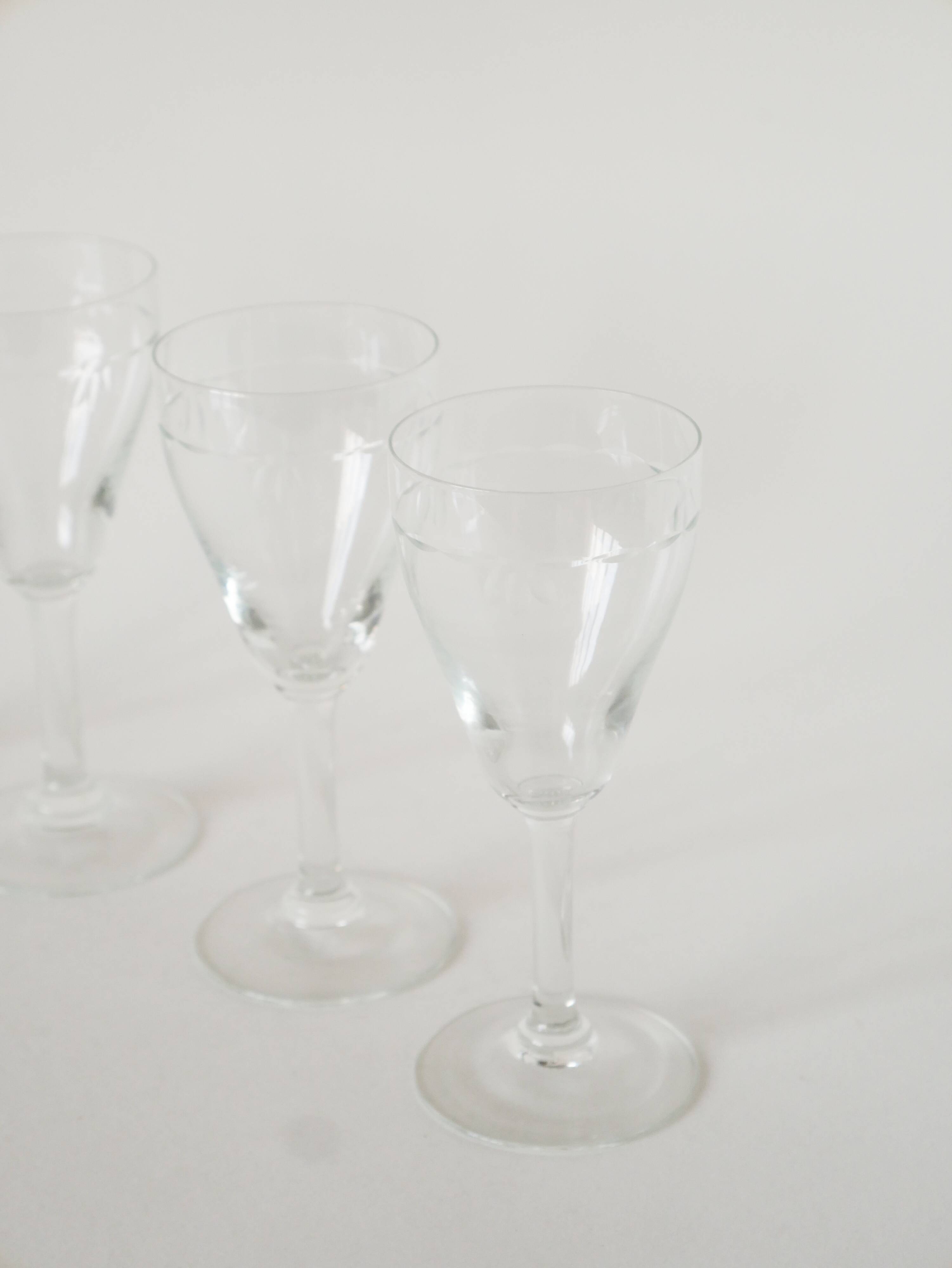 Set of 6 engraved crystal wine glasses, 1950.
