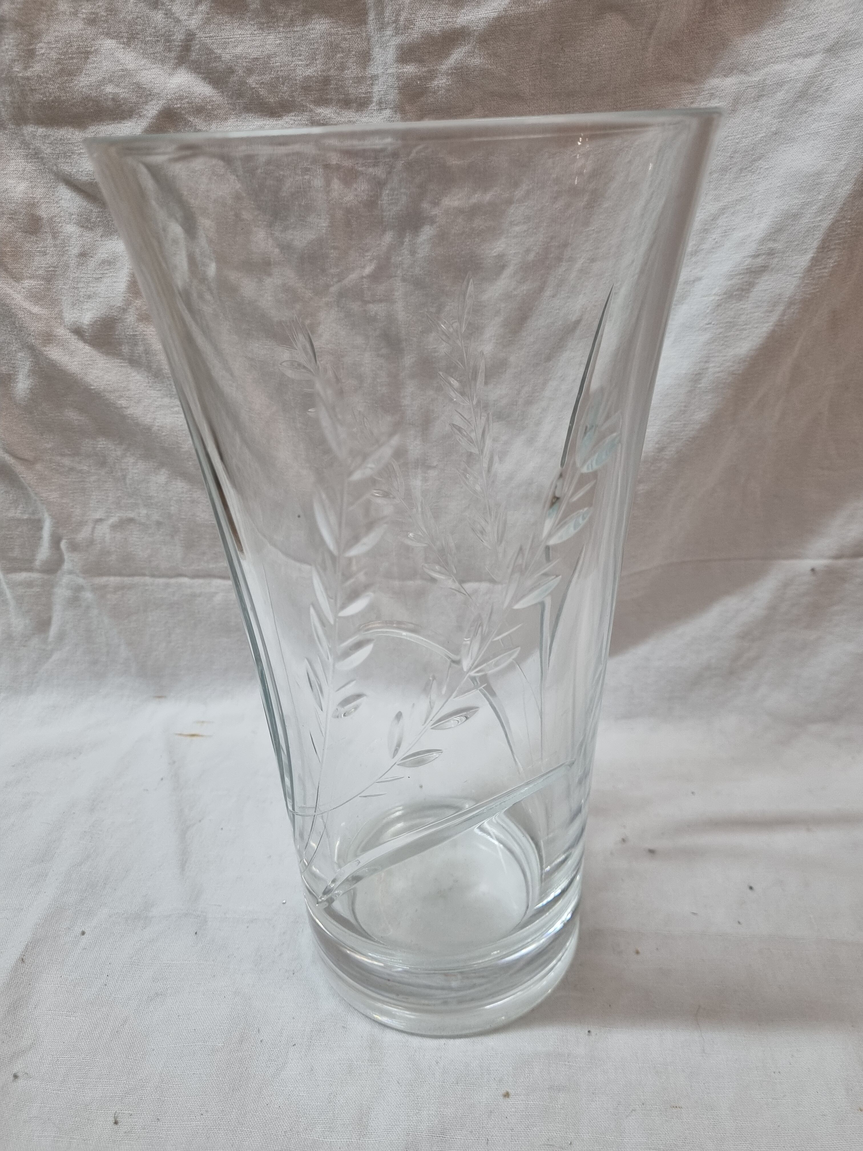 Vase en verre gravé de 1980