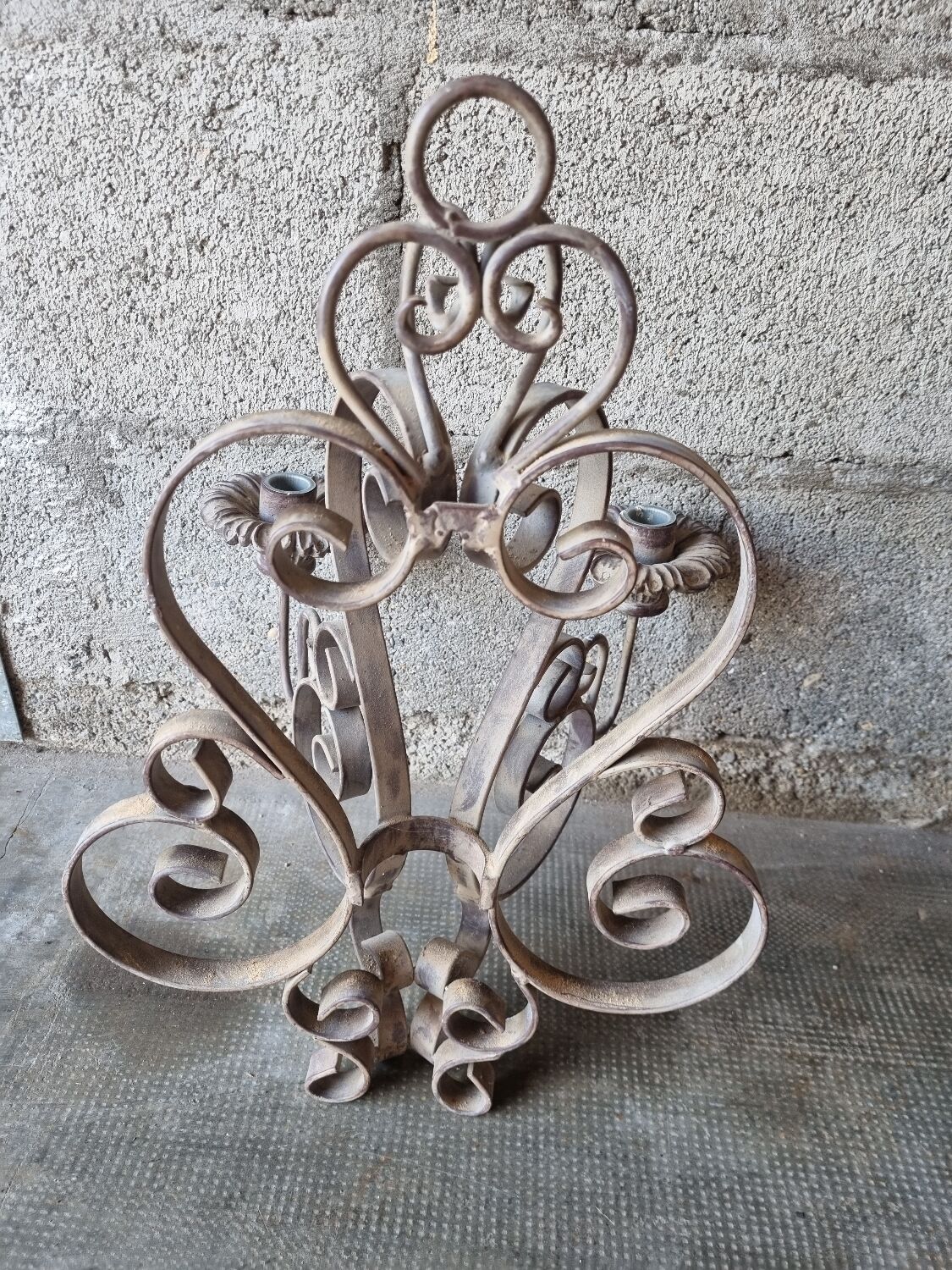 Struck iron wall lamp wall holder