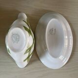 sauce boat Moulin des Loups green tablecloth model