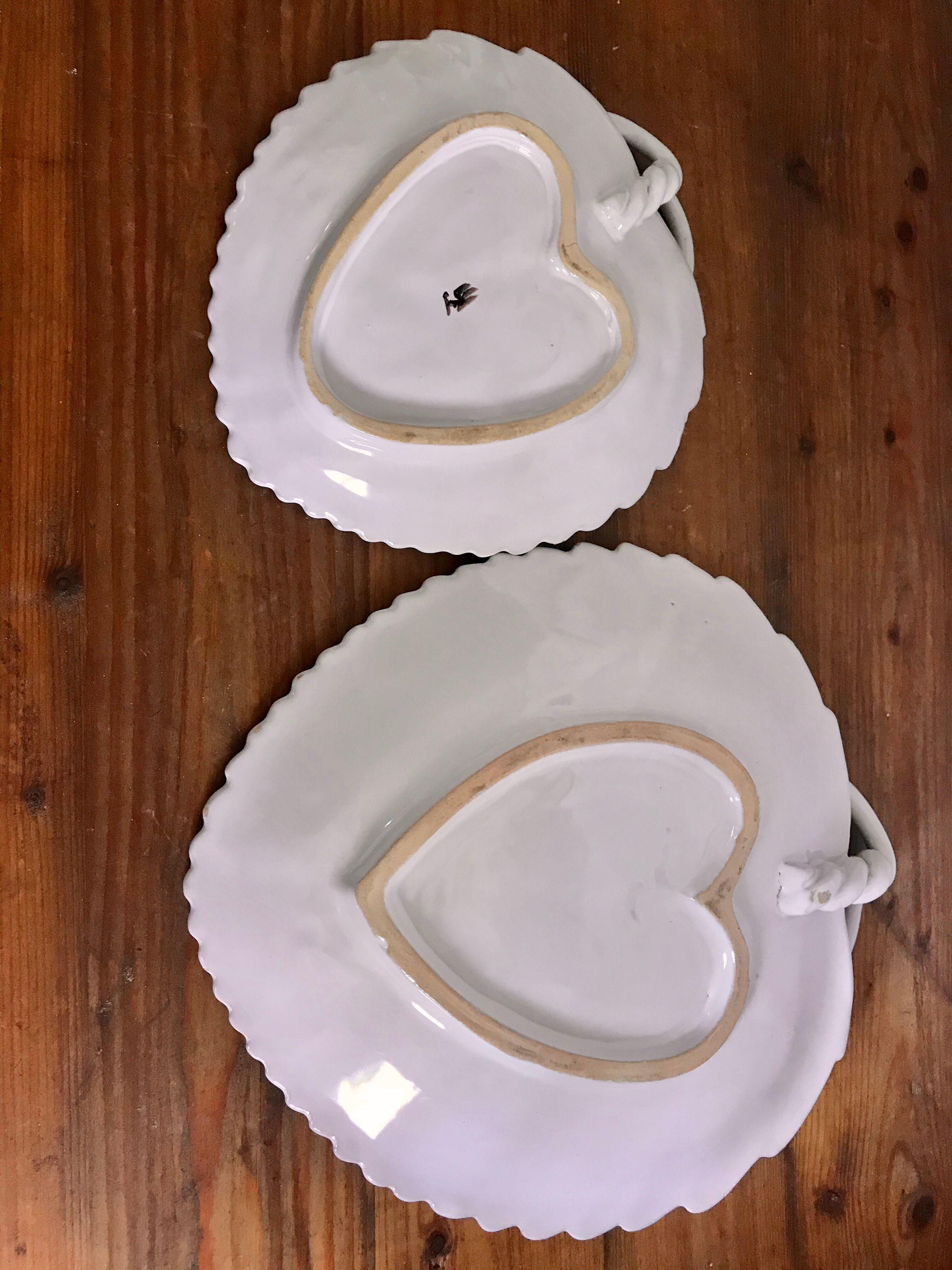 Enamelled ceramic cups