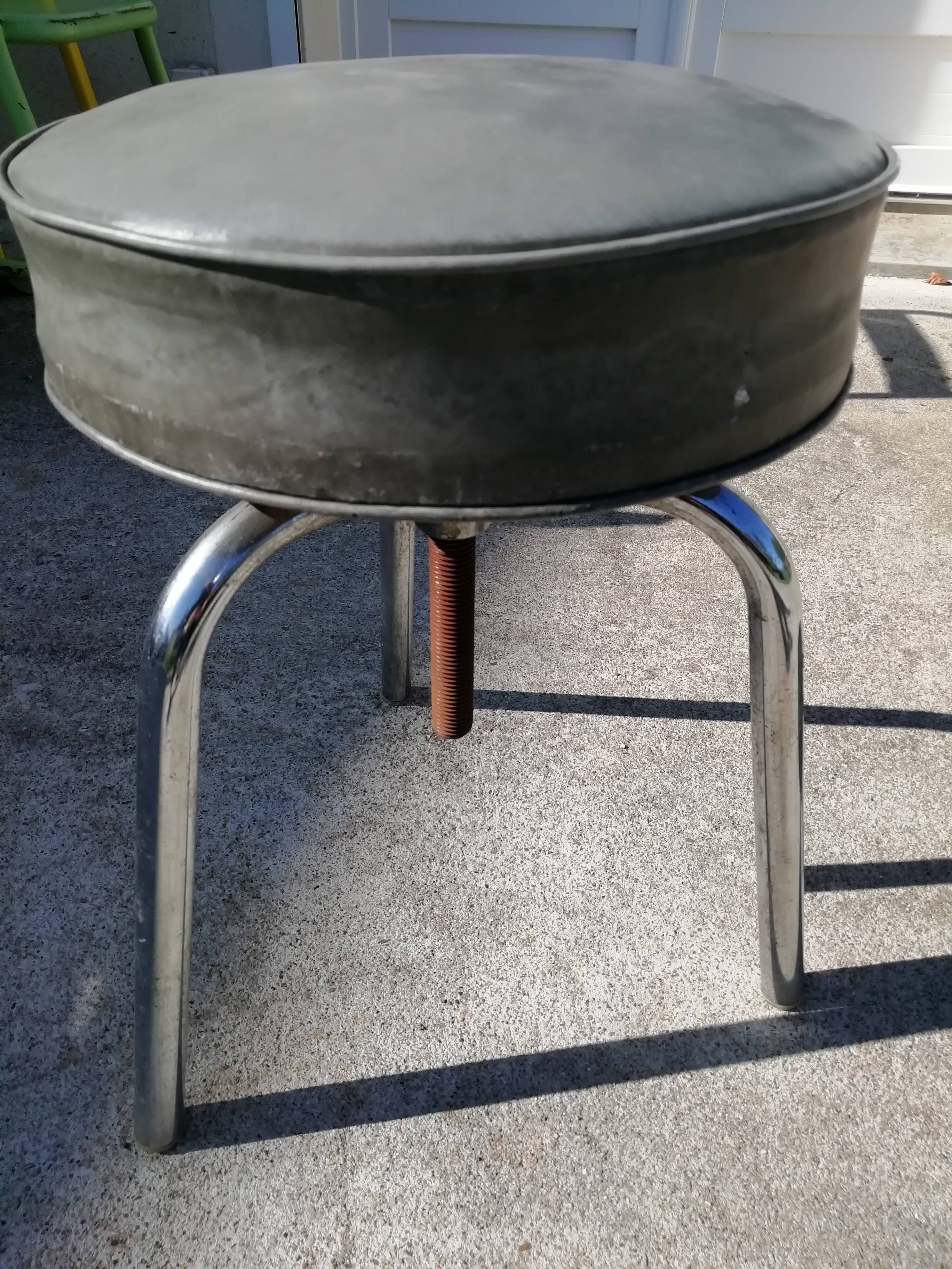 Tripod industrial stool