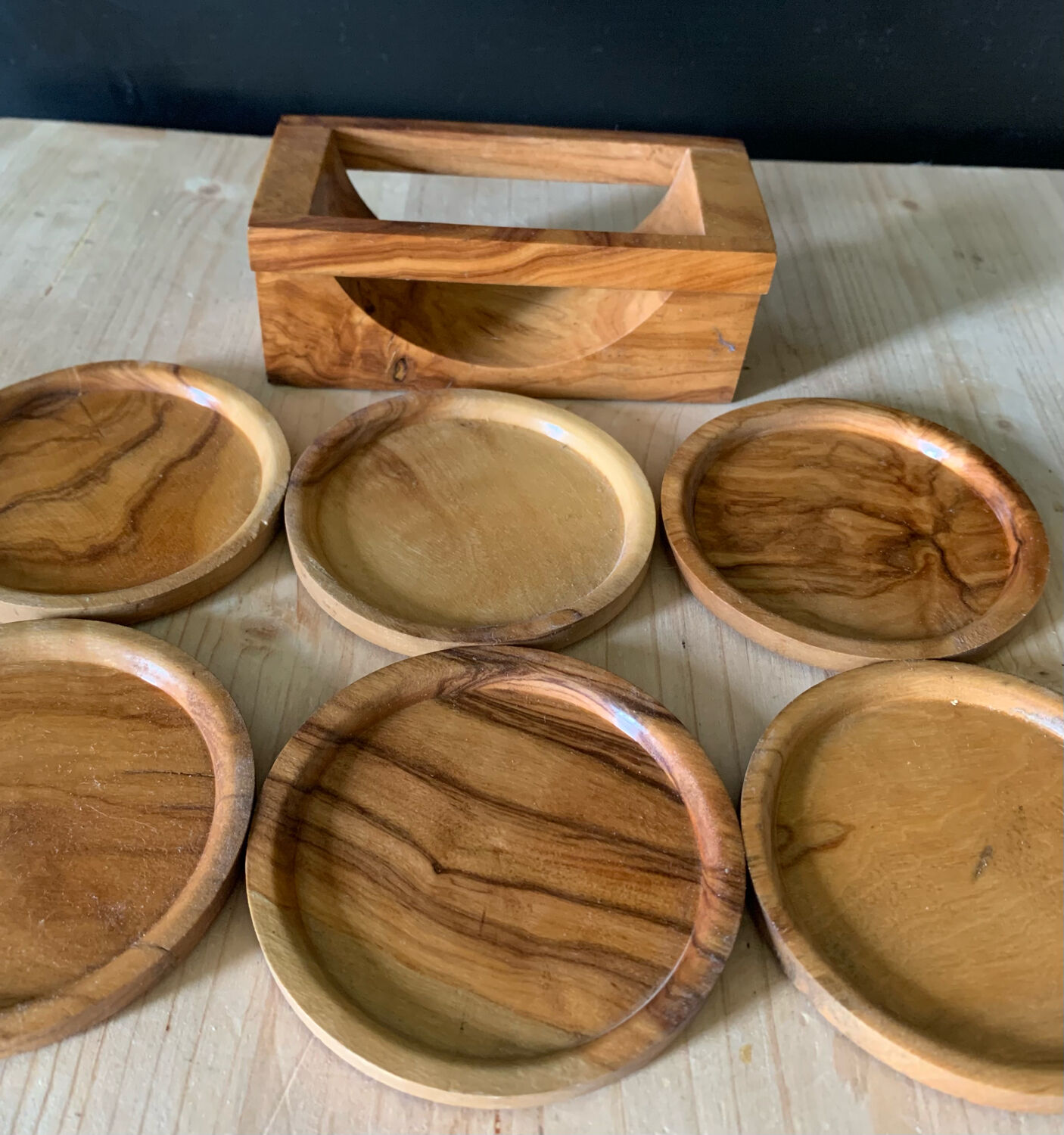 Set of 6 olive wood coasters