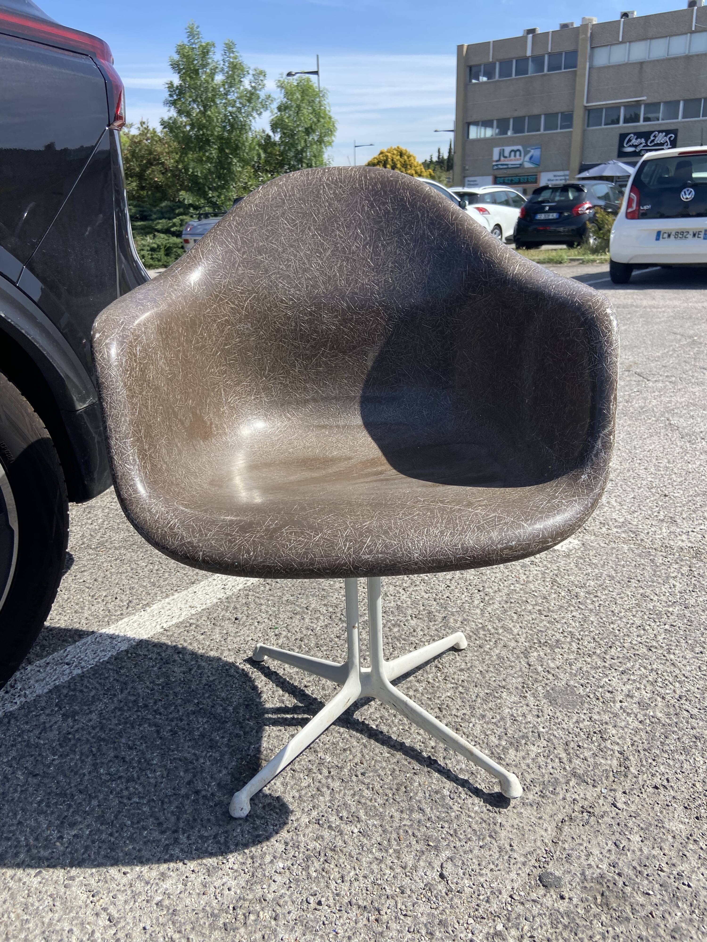 Armchair by Charles & Ray Eames La Fonda