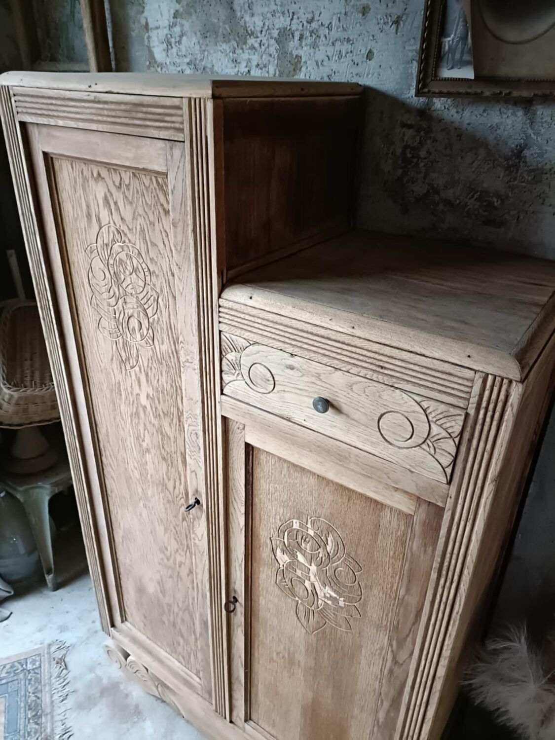 Asymmetrical wardrobe