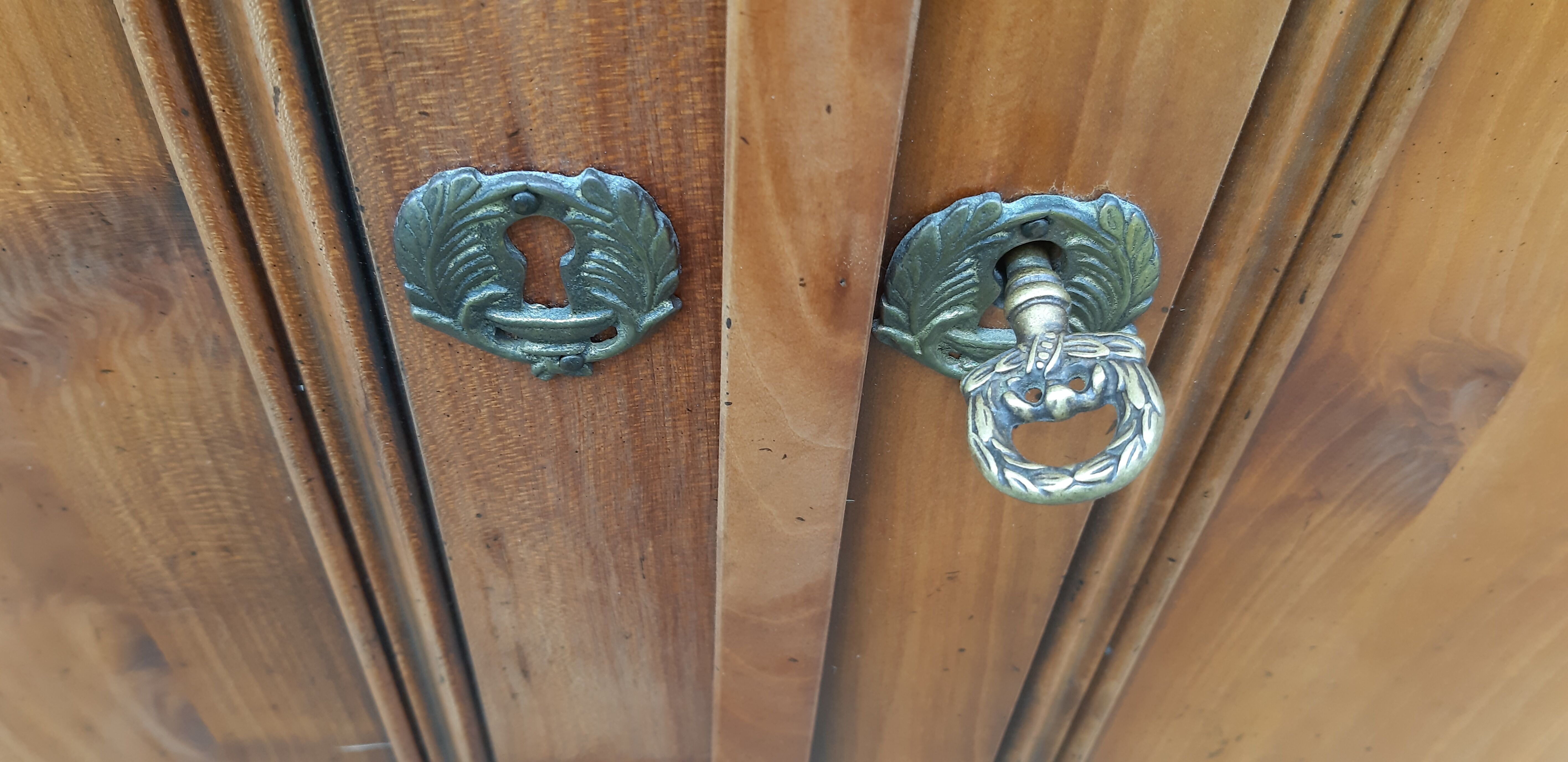 Cherry wood cabinet, 2 doors, 2 drawers