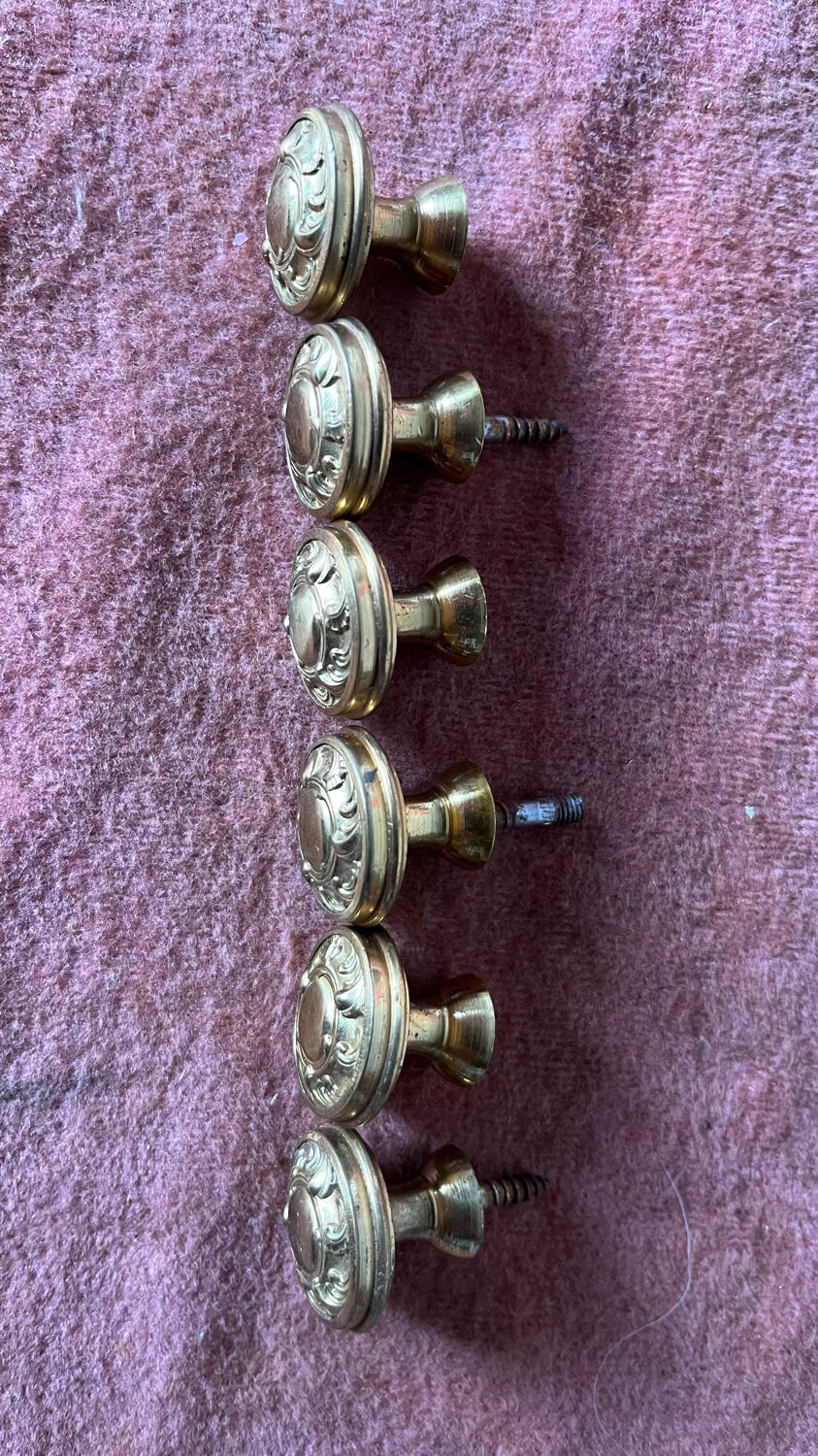Set of 6 antique door knobs