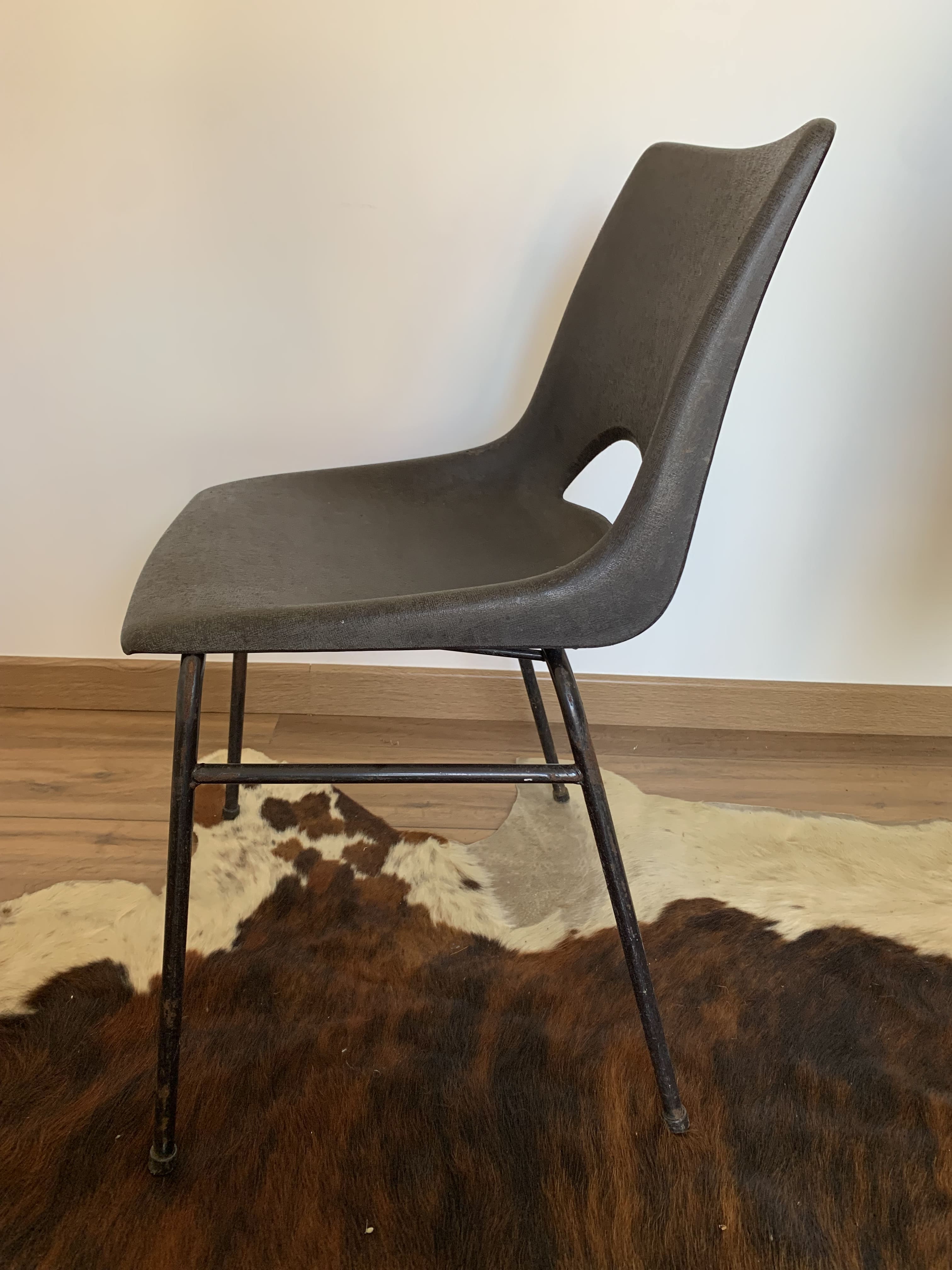 Set of 6 chairs plastic shell brand Sitting