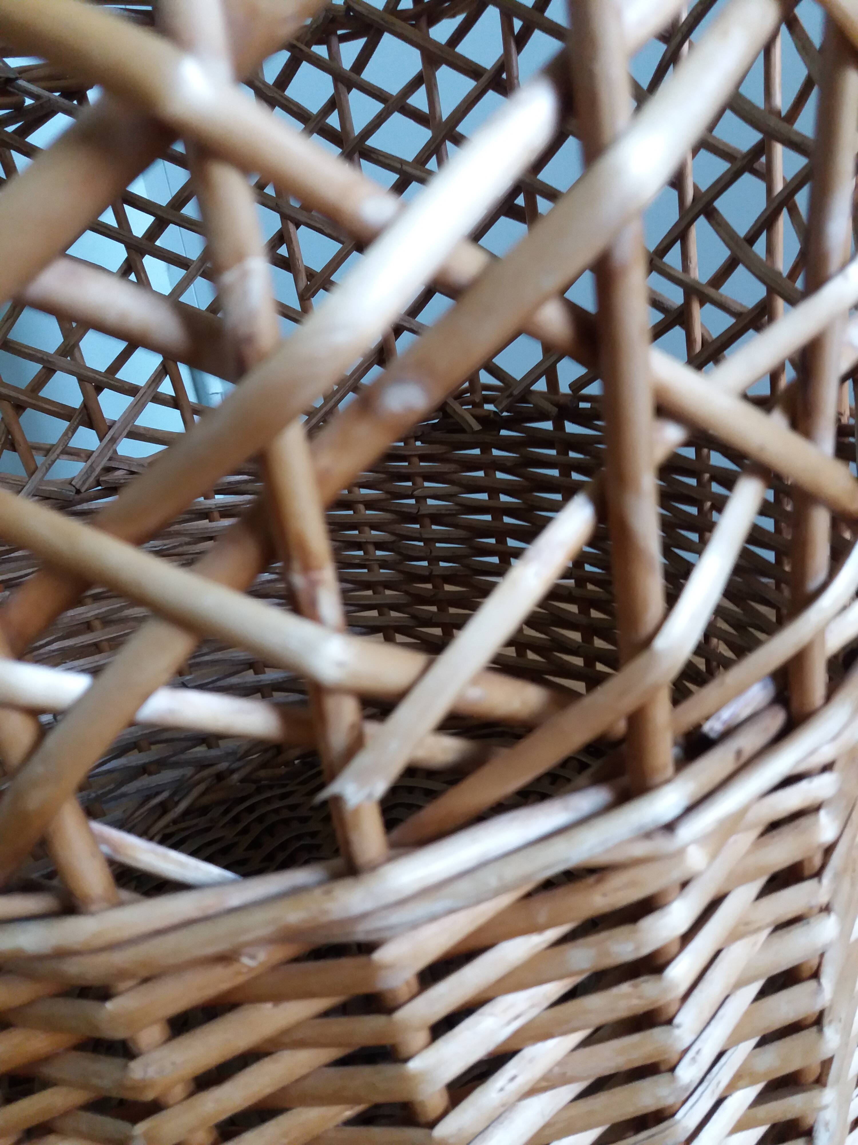 Wicker laundry basket